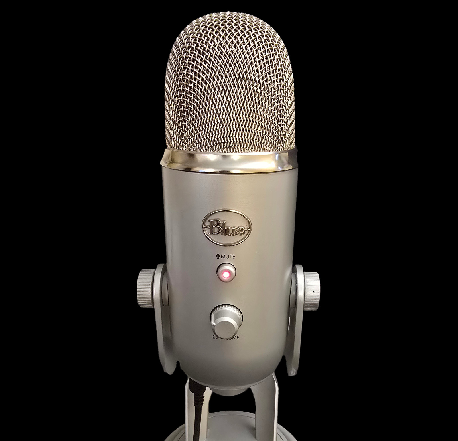 Blue Yeti USB Microphone and Cord – Silver