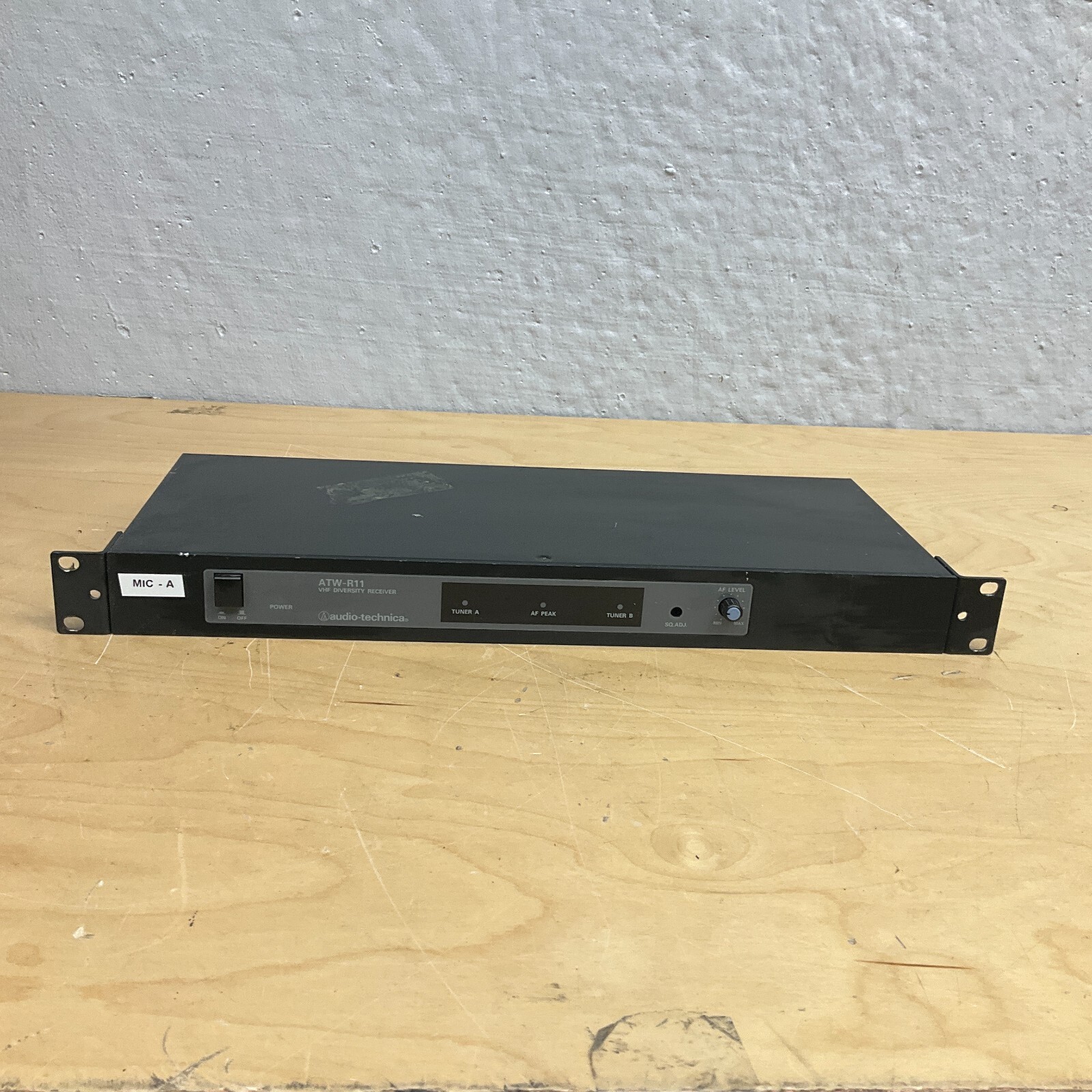 Audio Technica ATW-R11 VHF Diversity Receiver Freq 208.200 MHz Tested