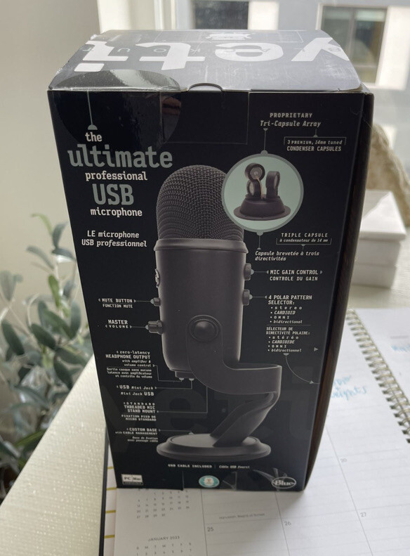 Blue Yeti Professional Multi-Pattern USB Condenser Microphone – Blackout No