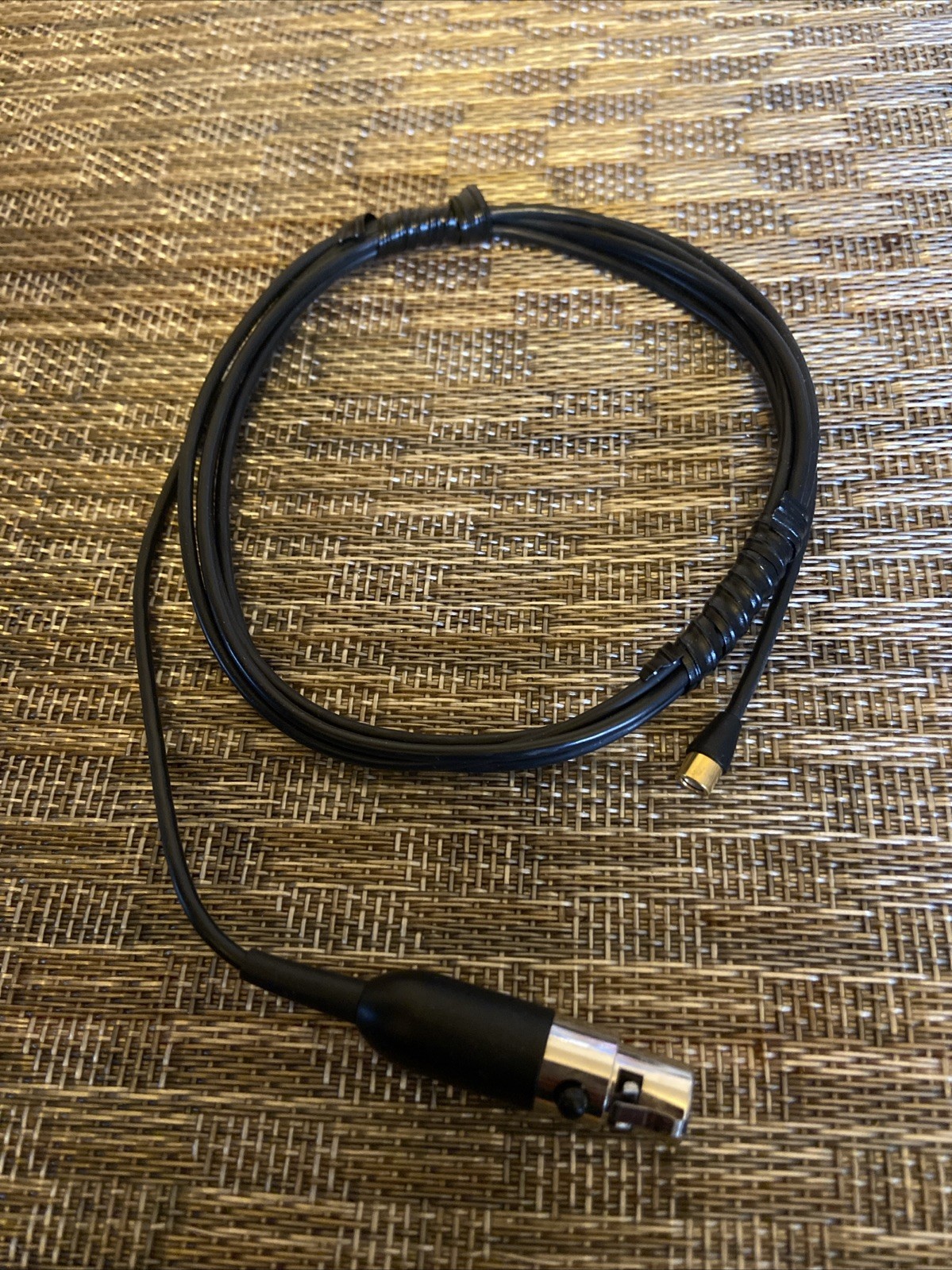 Shure Model WL50 Omnidirectional Lavalier Microphone – Black – Bin 2