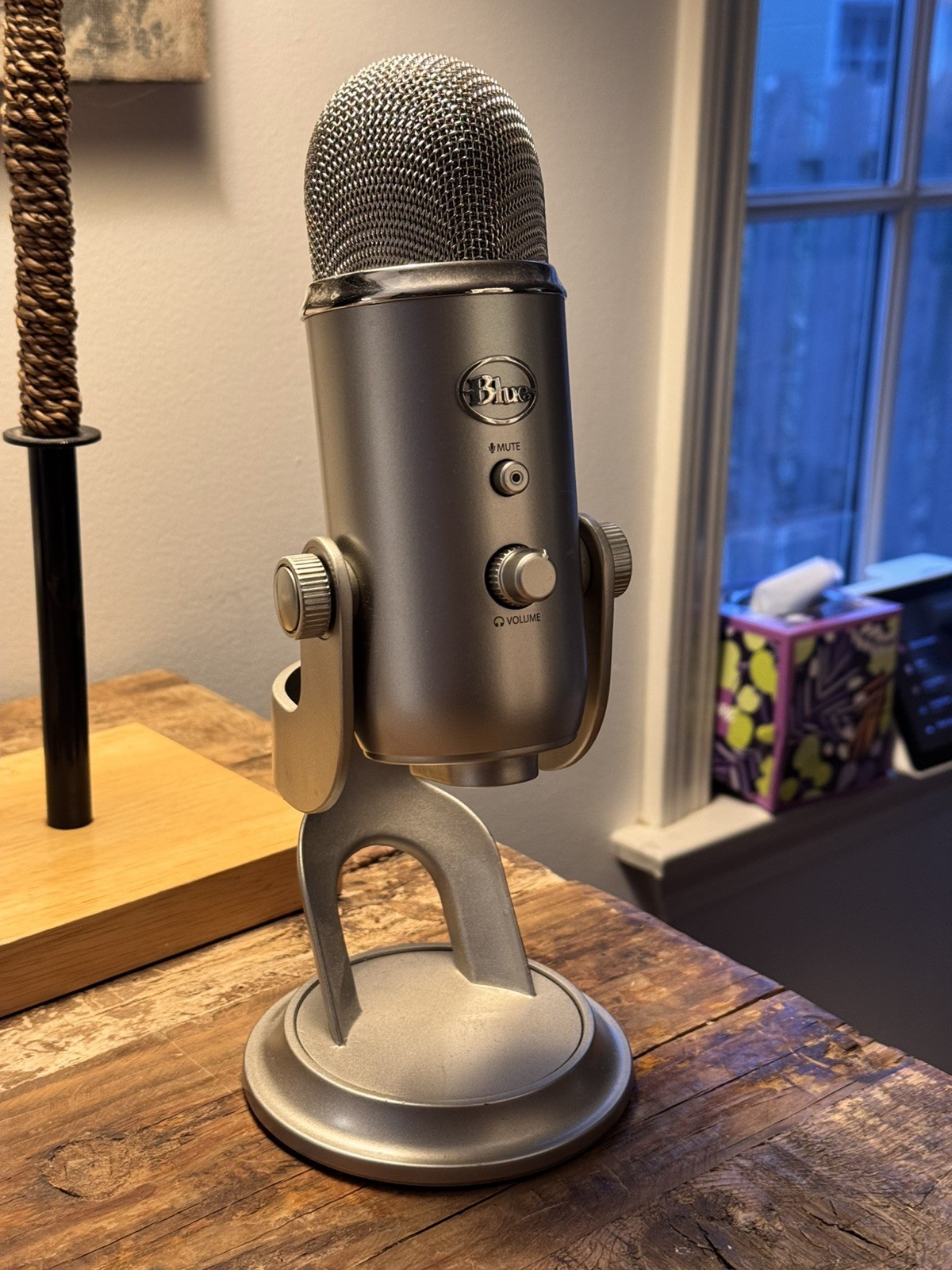 Blue Yeti Professional USB Limited Platinum Edition Microphone – Silver