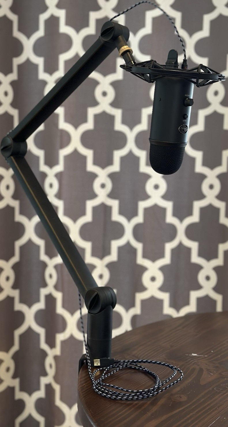Blue Yeticaster Pro Bundle – Yeti USB Microphone, Compass Boom Arm, Radius III