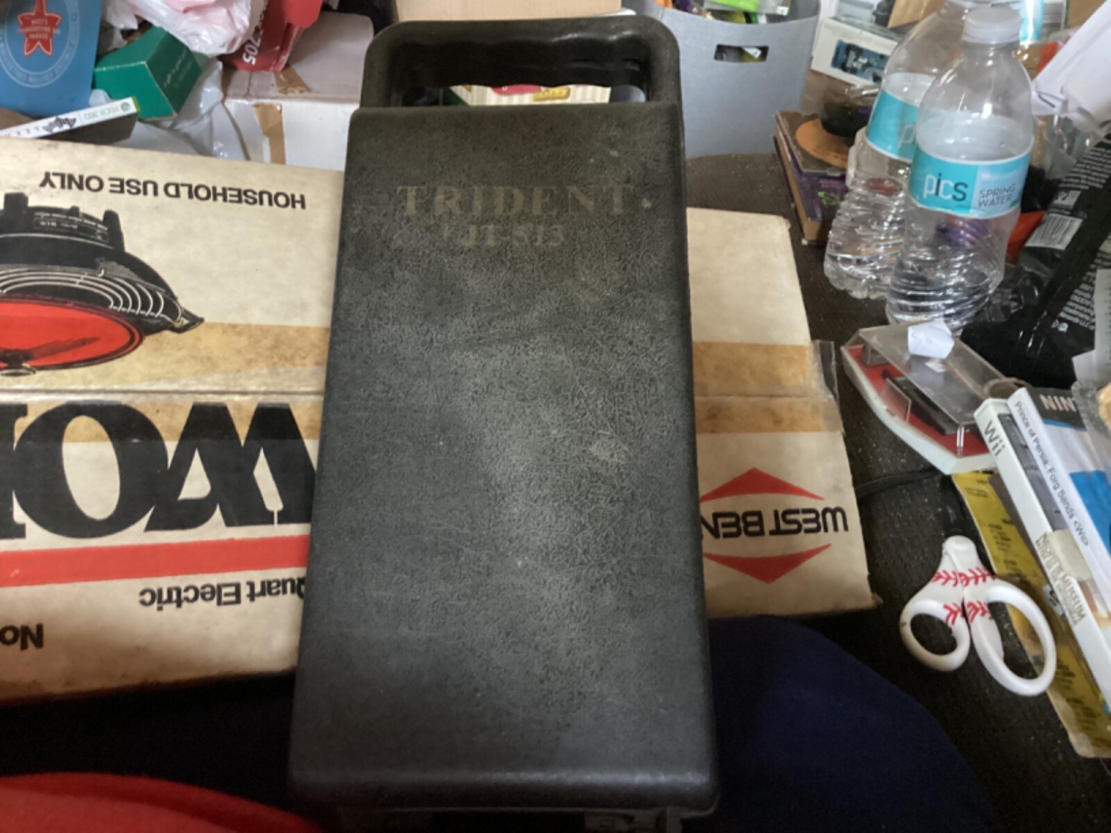 Trident JT-513 Professional Dynamic Wireless Microphone in CAse w/ attachments