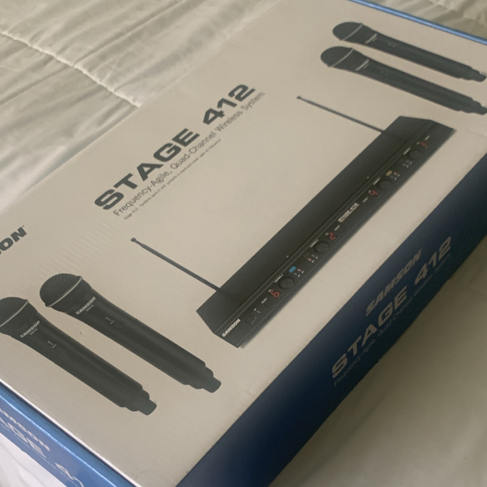 Samson Stage 412 Frequency Agile Quad Channel Wireless System with 4 Microphones
