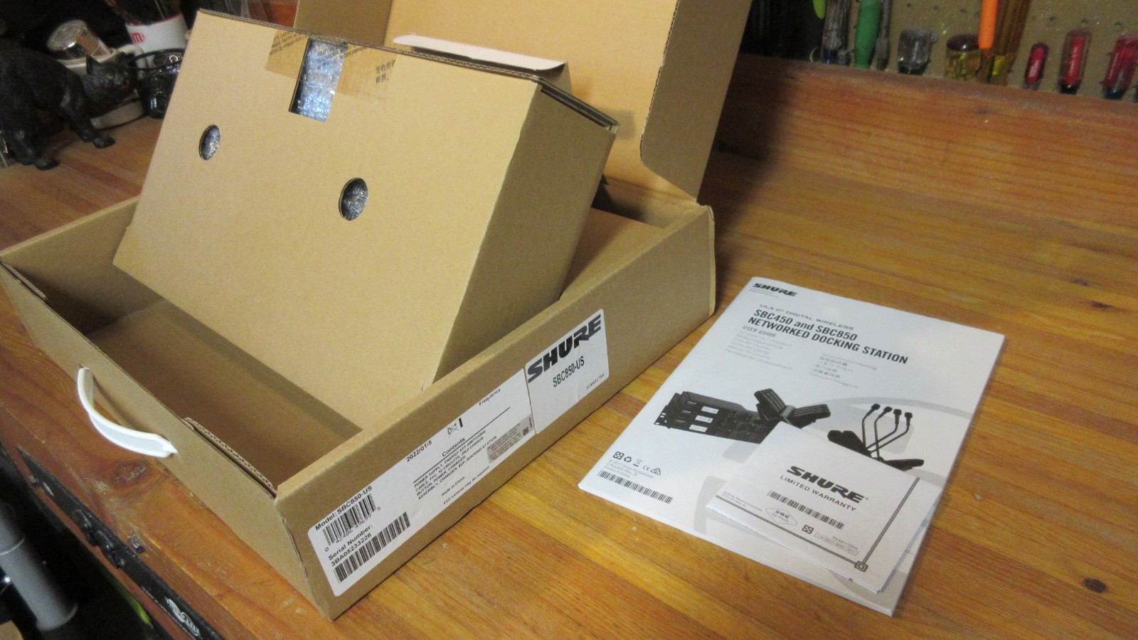 Shure SBC850-US 8-Bay Networked Charging Station with Power Supply