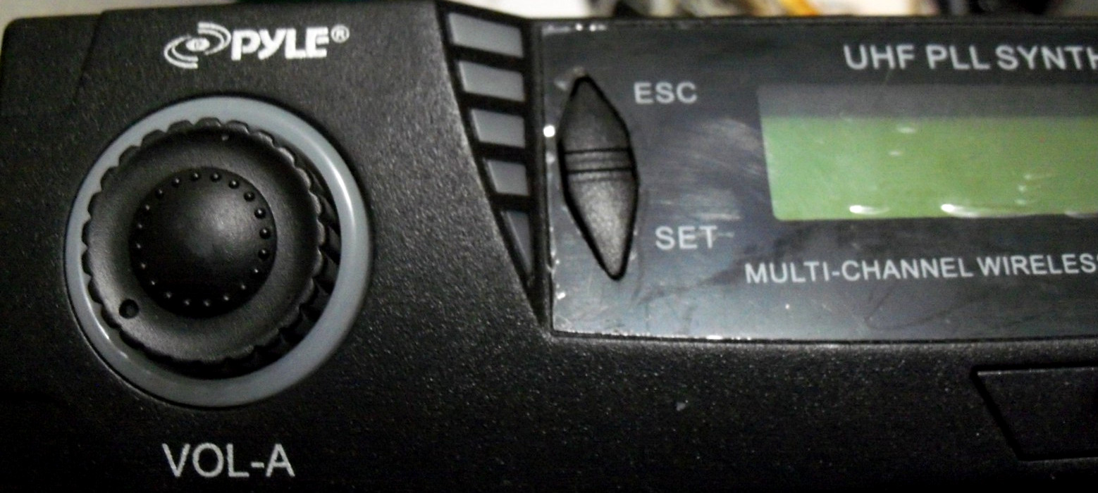 PYLE DUAL UHF PLL SYNTHESIZED MULTI-CHANNEL WIRELESS MICROPHONE RECEIVER