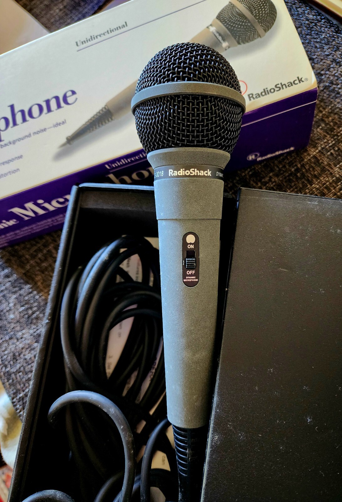 RADIO SHACK Unidirectional Dynamic Microphone With Case 33-3018 Gray & Black