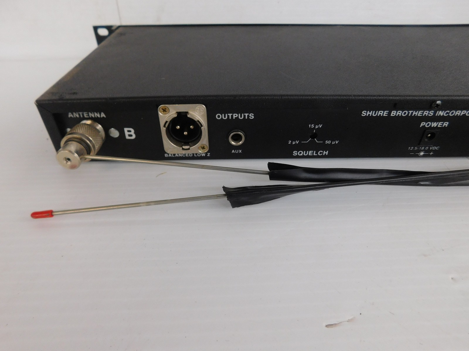 SHURE L4 DIVERSITY WIRELESS RECEIVER MODEL L4-W (BSJ66)