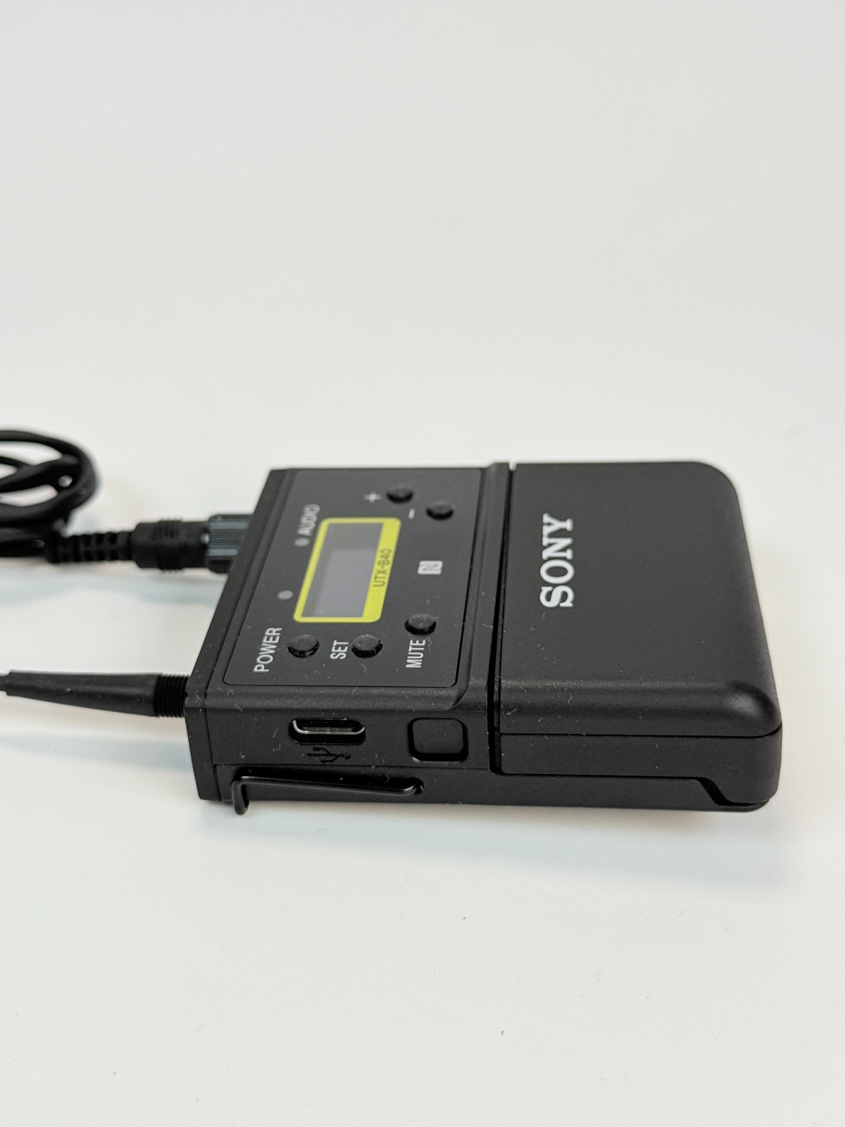 Sony UTX-B40 Wireless Bodypack Transmitter (Frequency Band: 536.1 to 607.8 MHz)
