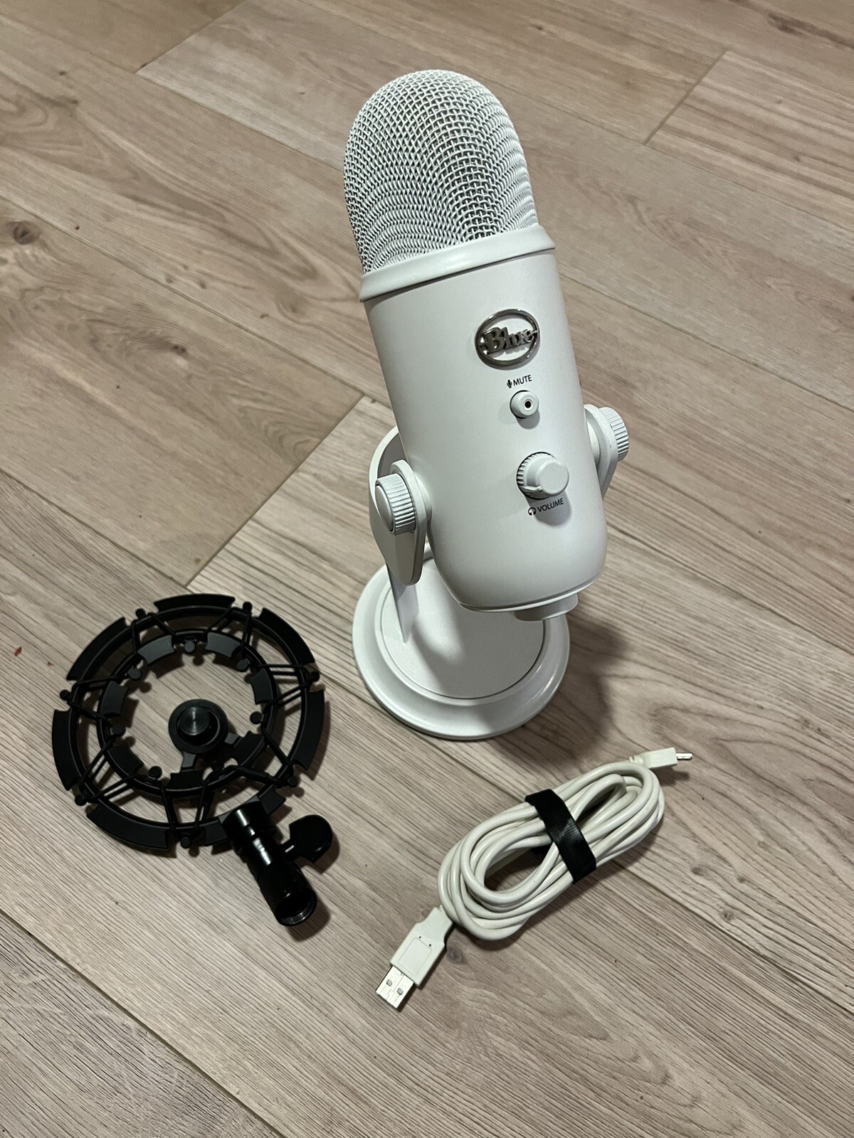 Blue Microphones Yeti USB Microphone – Whiteout With shock Mount