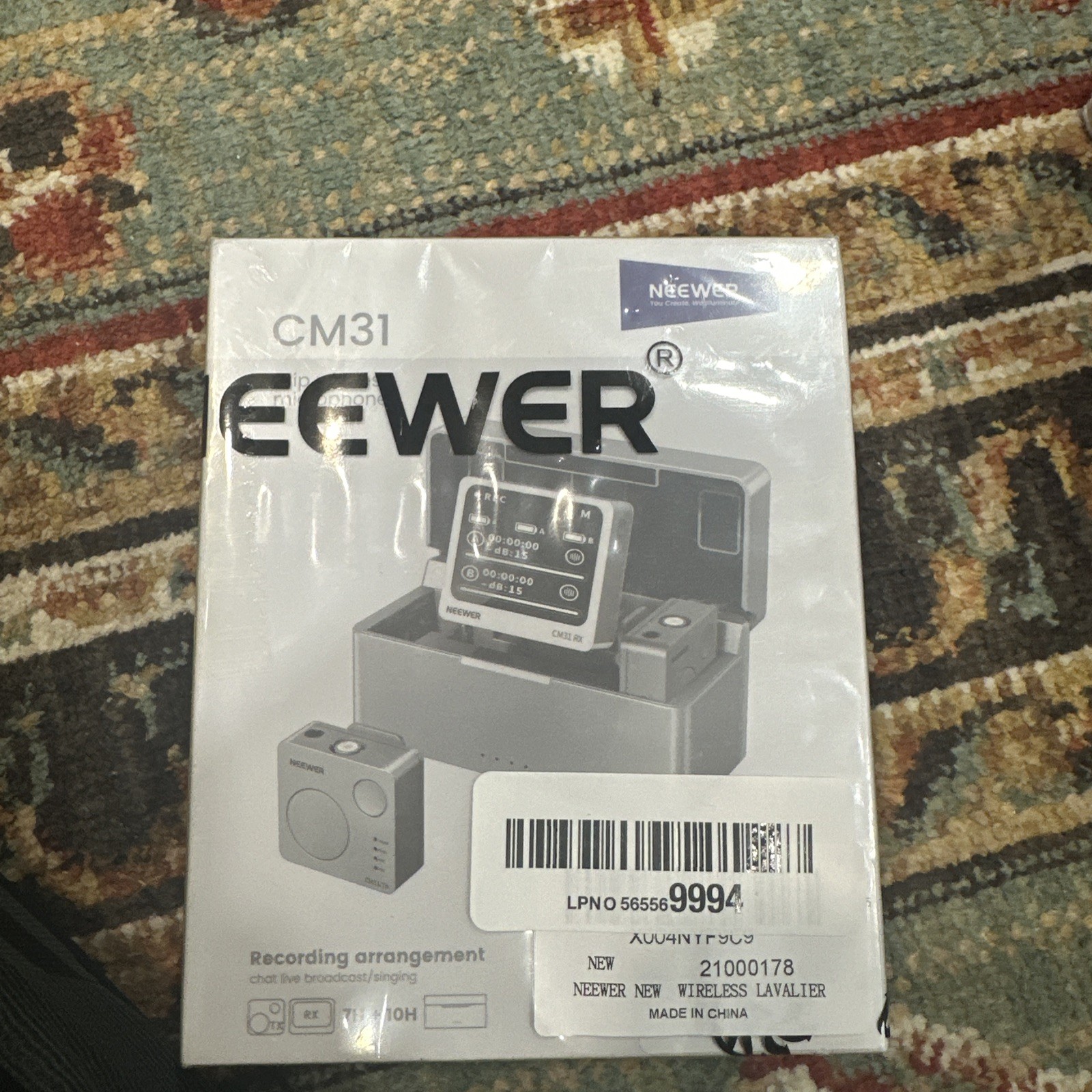 NEEWER CM31 Wireless Lavalier Microphone System 300m 2*transmitter 1*Receiver