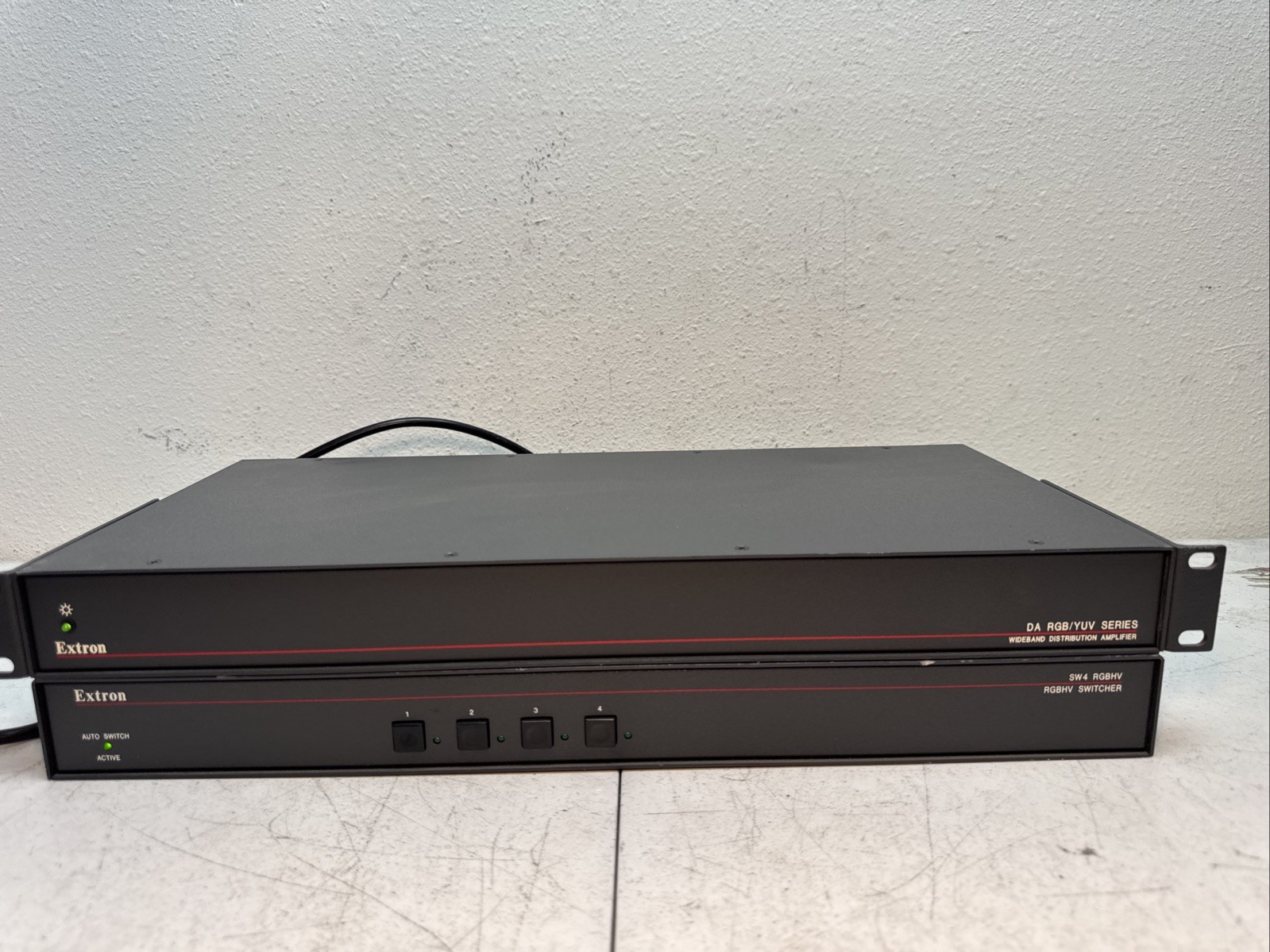 2 Extron DA RGB/YUV Series Wideband Distribution Amplifier DA6 RGBHV / SW4