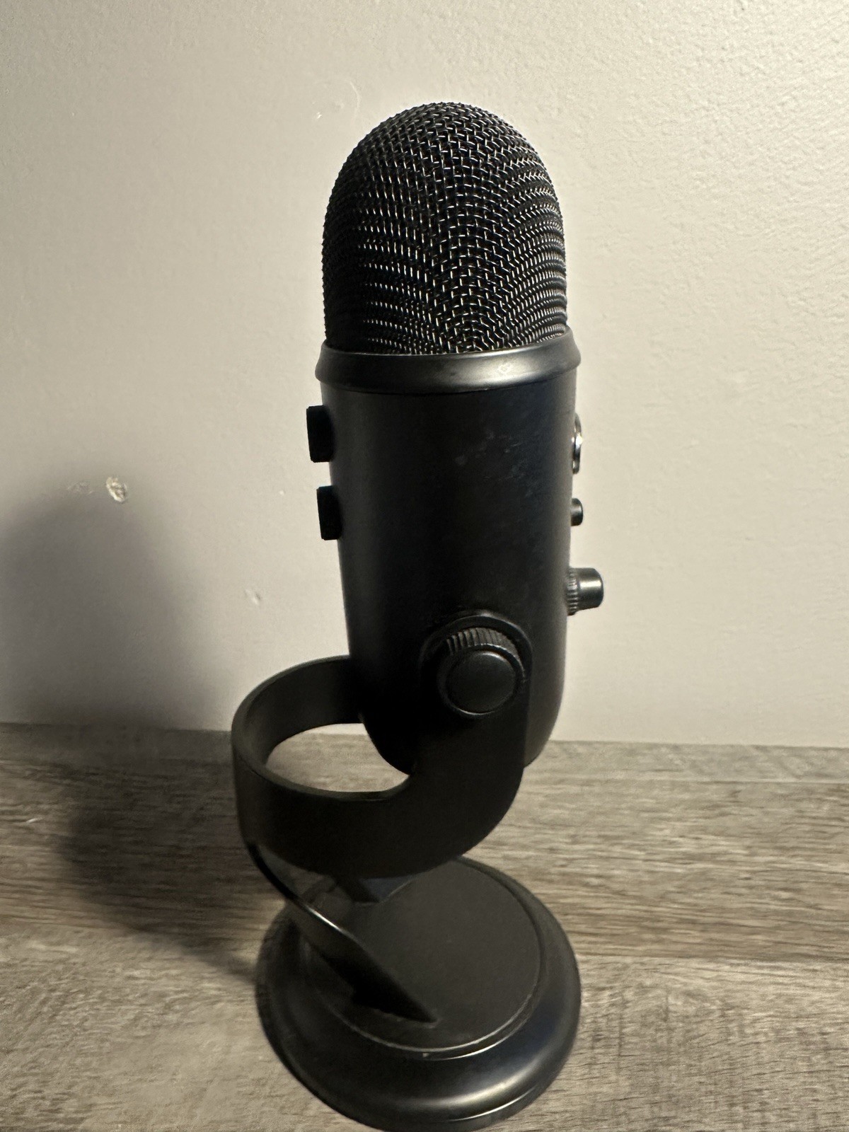 Logitech Blue Yeti Multi-Pattern USB Microphone With Blue Voice