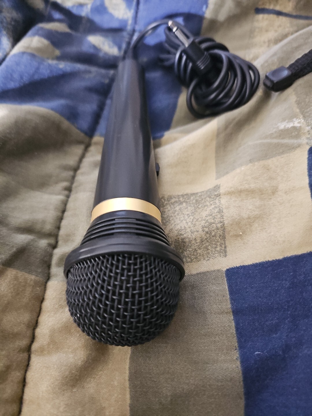 JVC MV-19 Vocal Dynamic Microphone Uni-Directional Pop Noise Filter Really Nice