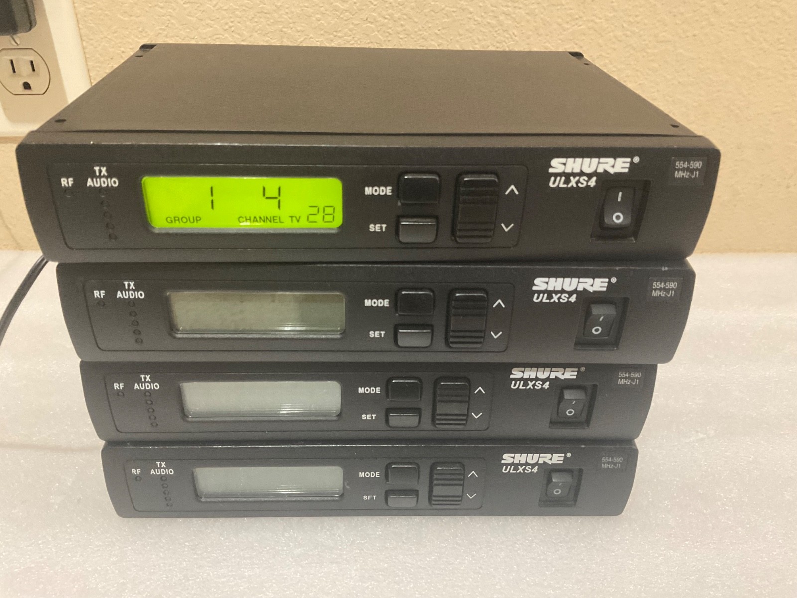 Shure ULXS4 Wireless Microphone Receiver 554-590 MHz-J1 (RECIEVER ONLY)1