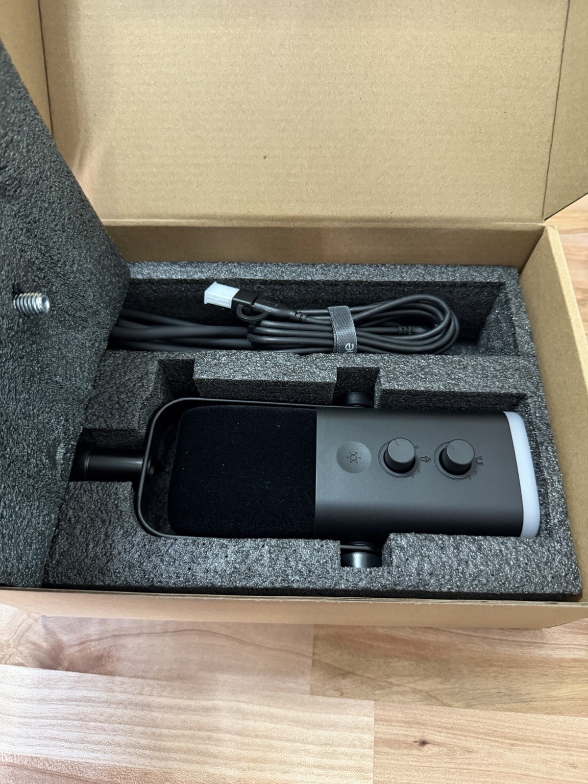 FIFINE Ampligame AM8 XLR USB-C Dynamic Mic w/ RGB, Tap Mute, Gain, Black