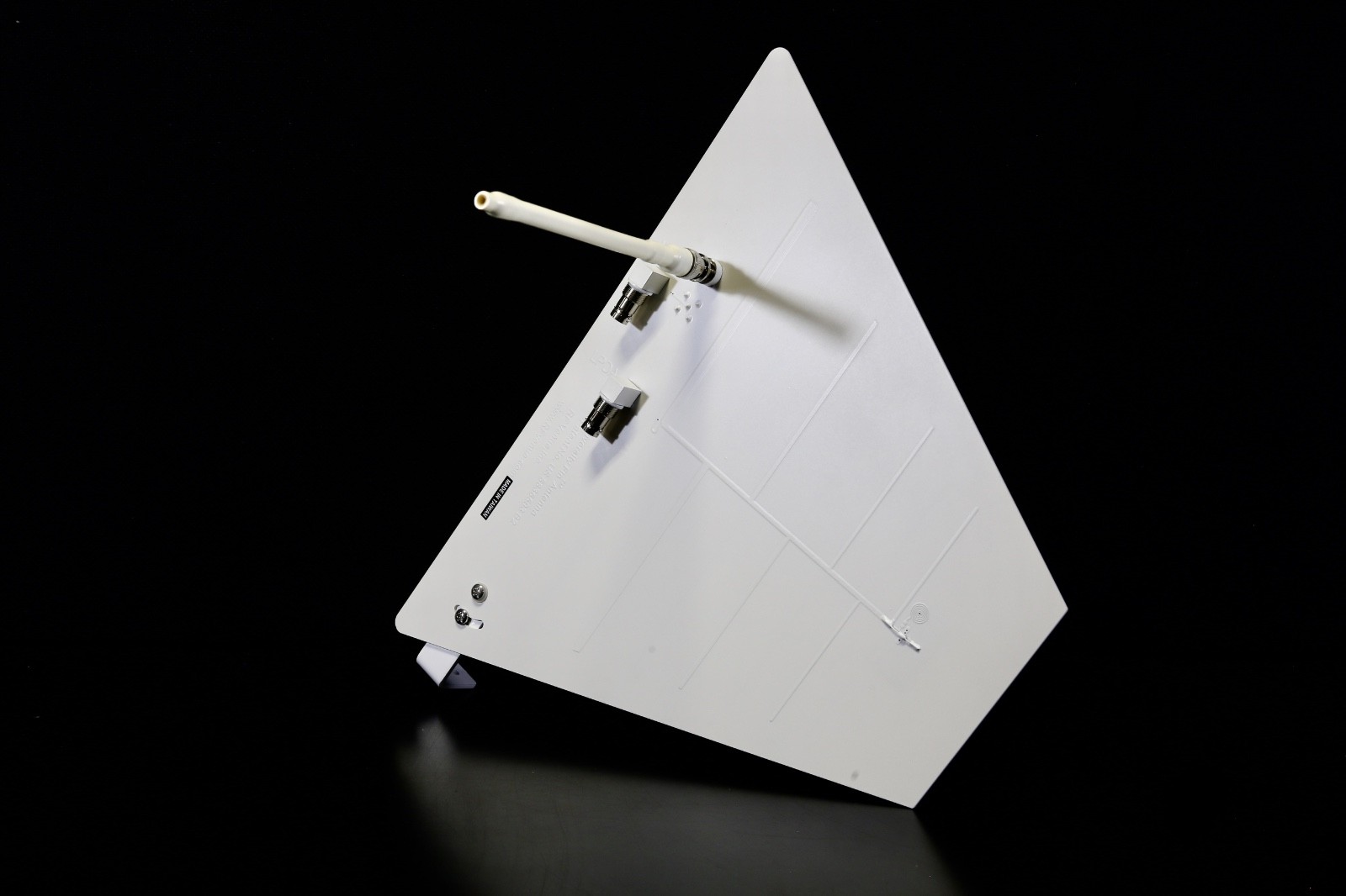 RF Venue Diversity Fin Antenna DFINW UHF 70–698 MHz w/ Wall Mount + 2 Whip Ant.