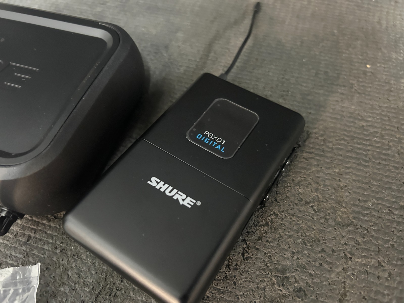 Shure PGXD4 Digital Wireless Receiver X8 Band 902-928 MHz with PGXD1 Transmitter