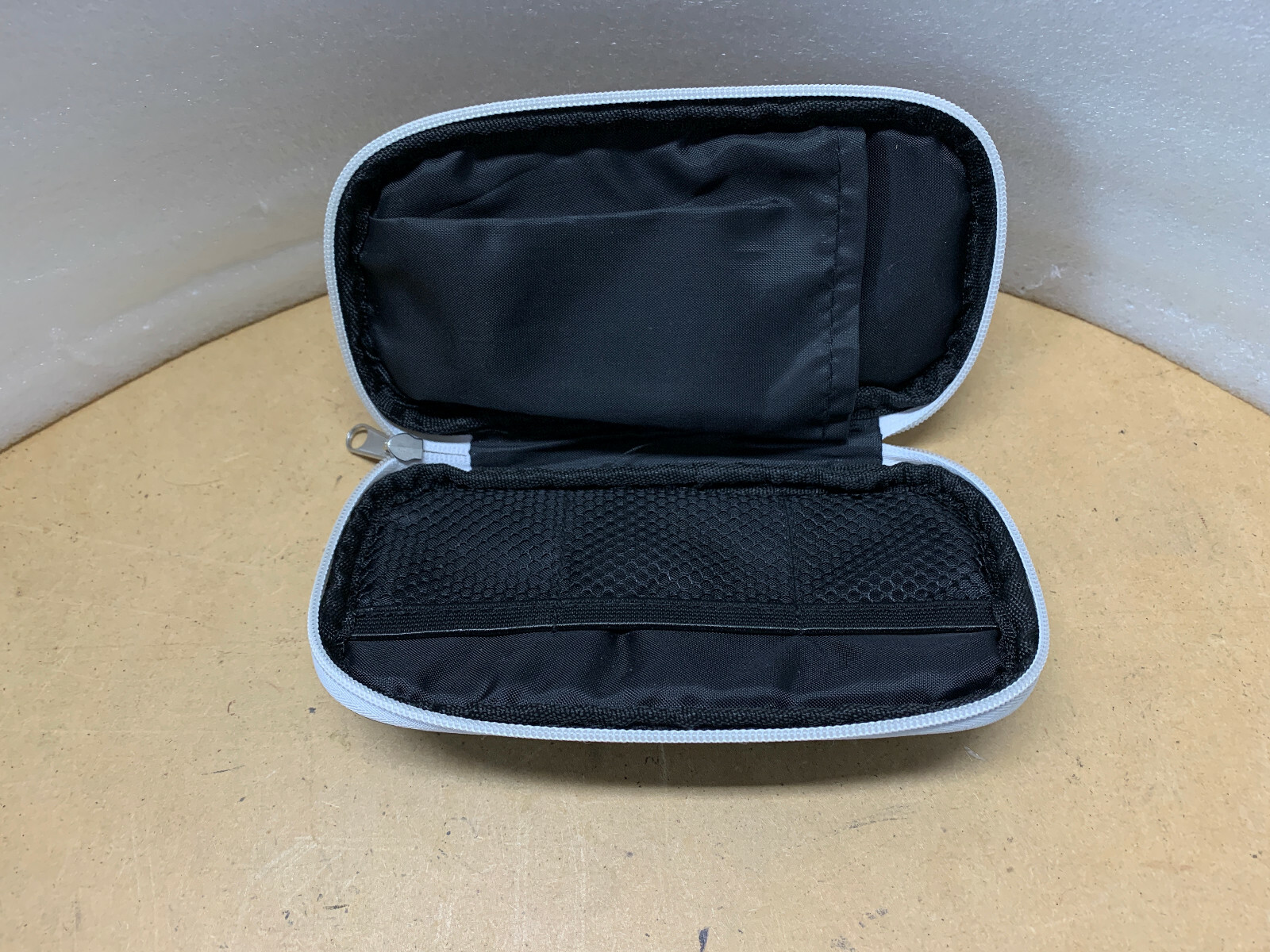 Q AUDIO ZIPPERED NYLON MICROPHONE POUCH- PRO! MAKE OFFER!