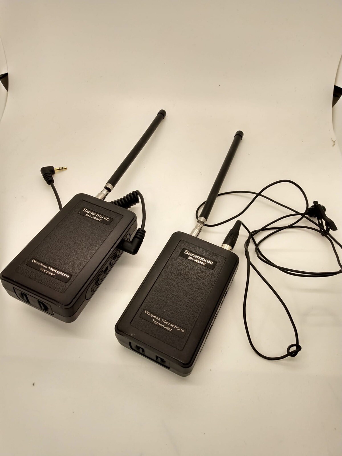 Saramonic SR-WM4C VHF Camera-Mount Wireless Omni Lavalier Microphone System
