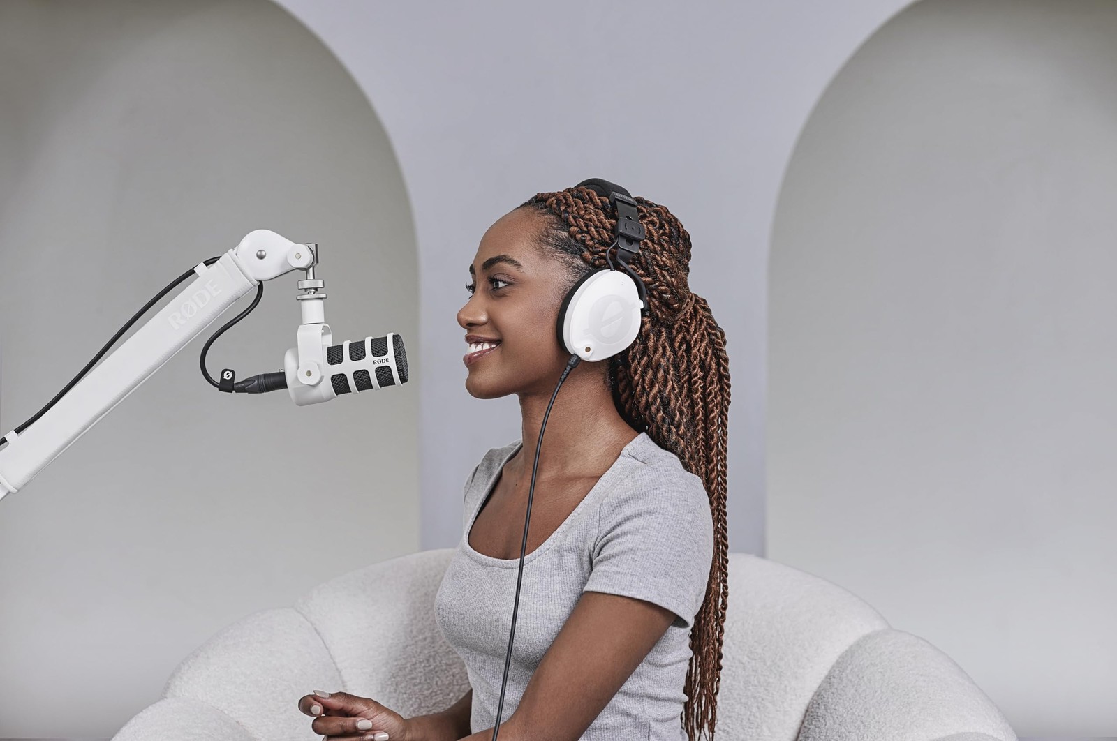 PodMic Cardioid Dynamic Broadcast Microphone White – Professional Podcast Mic