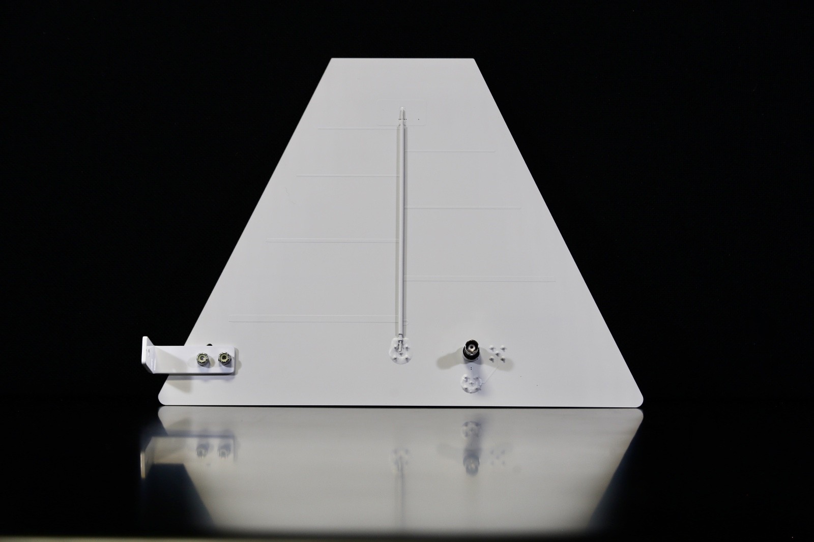 RF Venue Diversity Fin Antenna DFINW UHF 70–698 MHz w/ Wall Mount + 2 Whip Ant.
