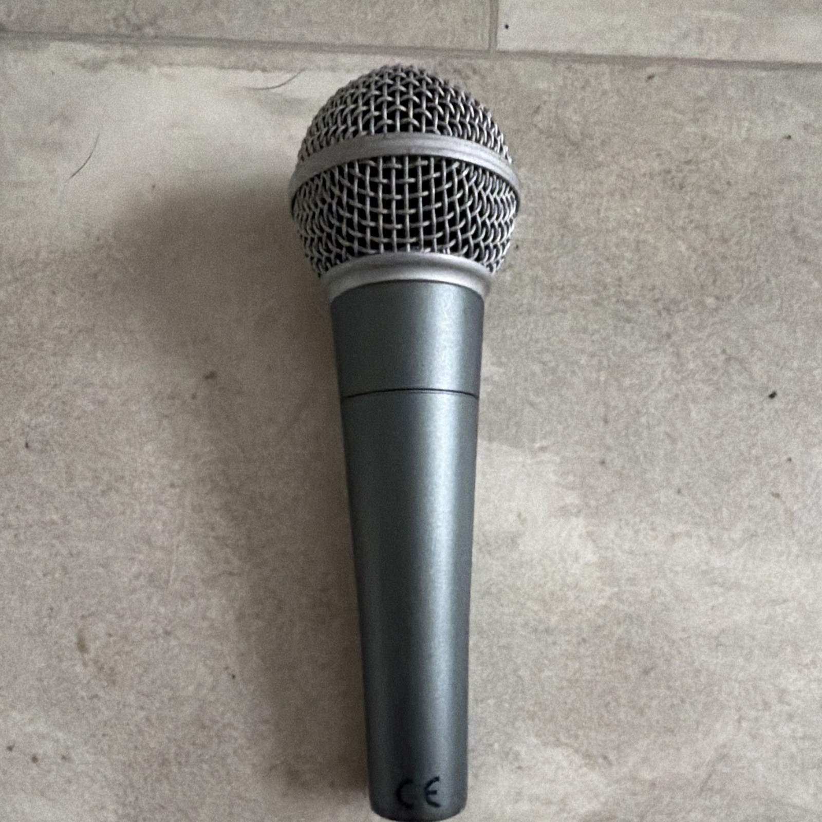 Shure Beta 58a Dynamic Handheld Microphone Wired XLR 3-Pin Blue super cardioid