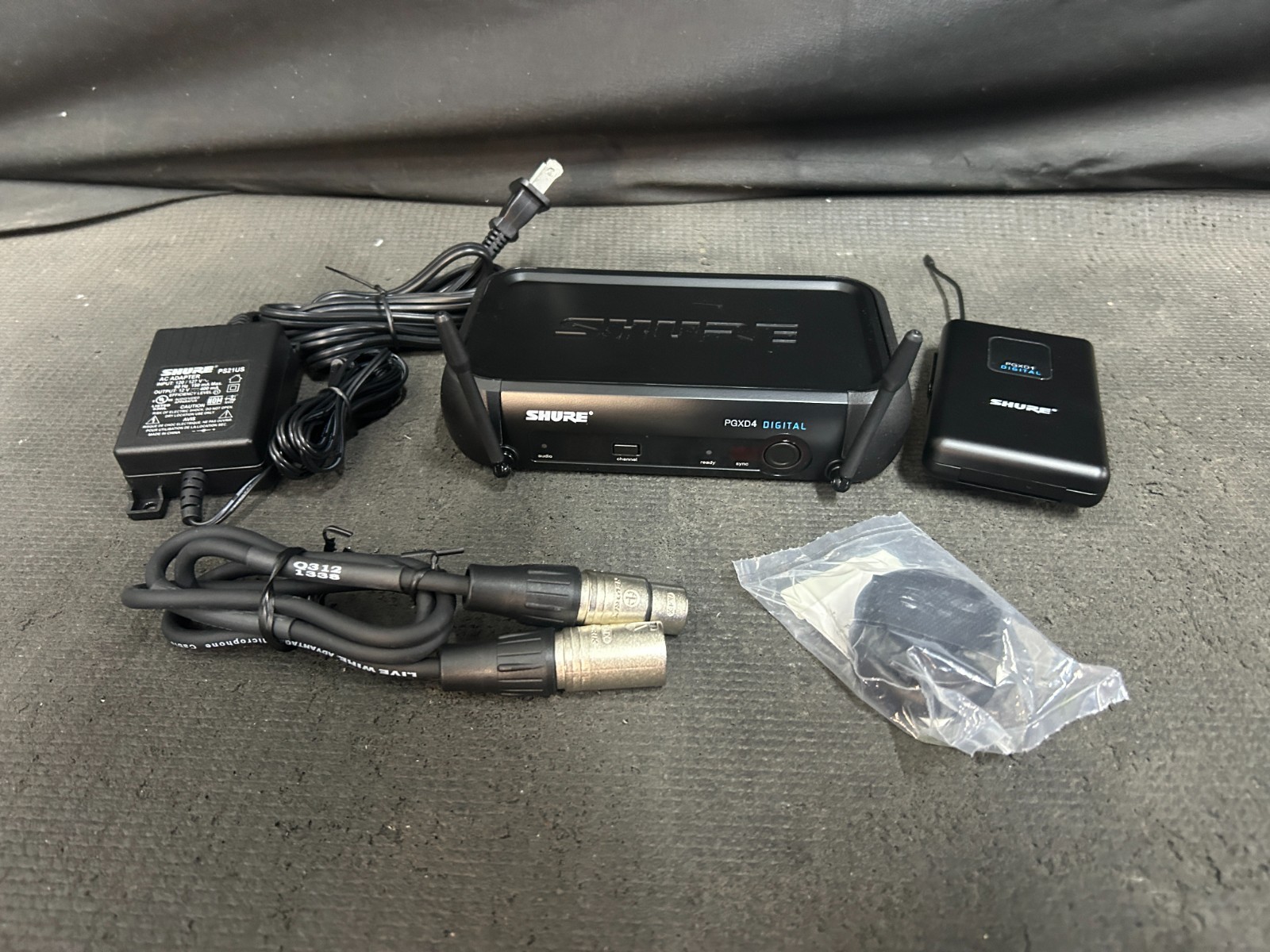 Shure PGXD4 Digital Wireless Receiver X8 Band 902-928 MHz with PGXD1 Transmitter