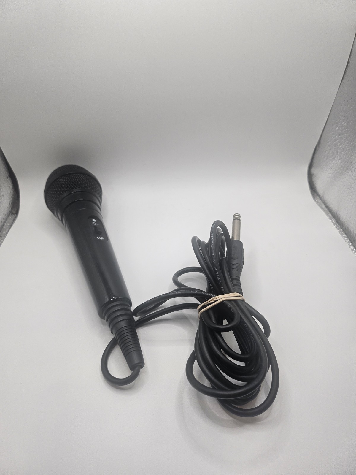 Wired Microphone: Dynamic Microphone for Karaoke Singing