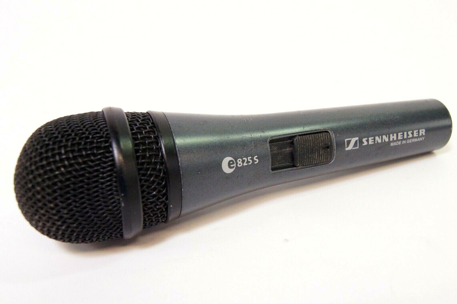 Sennheiser e 825-S Cardioid Dynamic Vocal Microphone with On/Off Switch