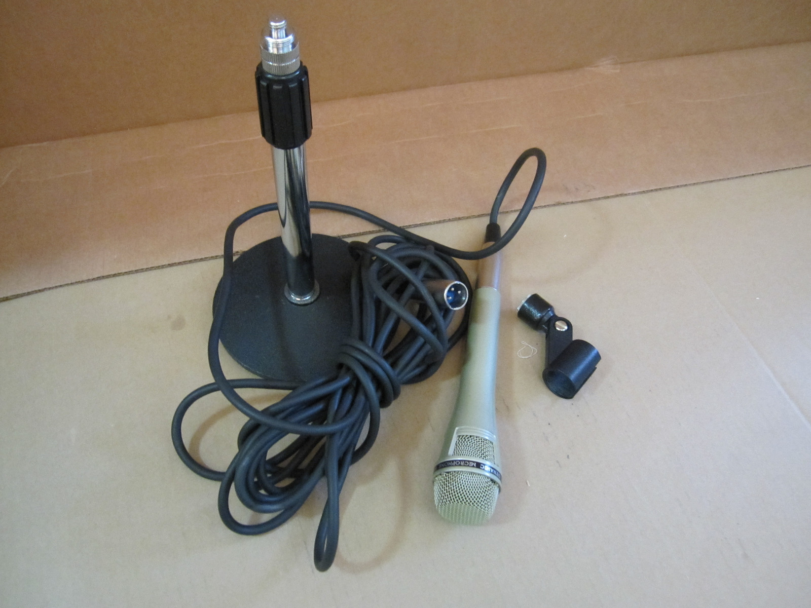 Lanier Omni-Direction Dynamic Microphone 500 ohm With Cable And Stand