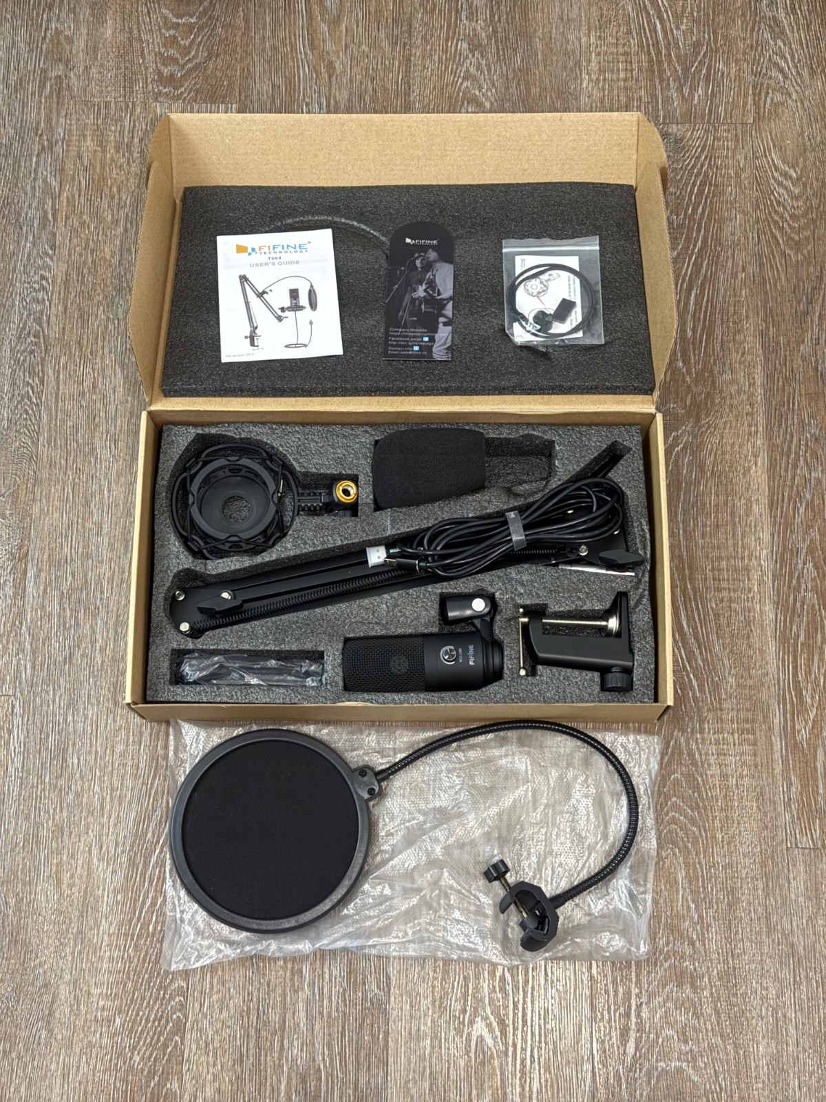 FIFINE T669 USB Condenser Studio Microphone Kit Boom Arm Shock Mount CompleteBox