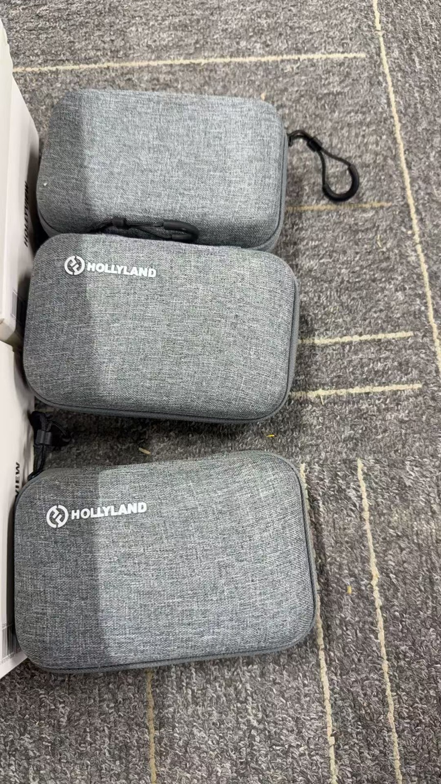 HOLLYLAND LARK M1 Duo 2.4g 600ft Wireless Lavalier Microphone Charging Case