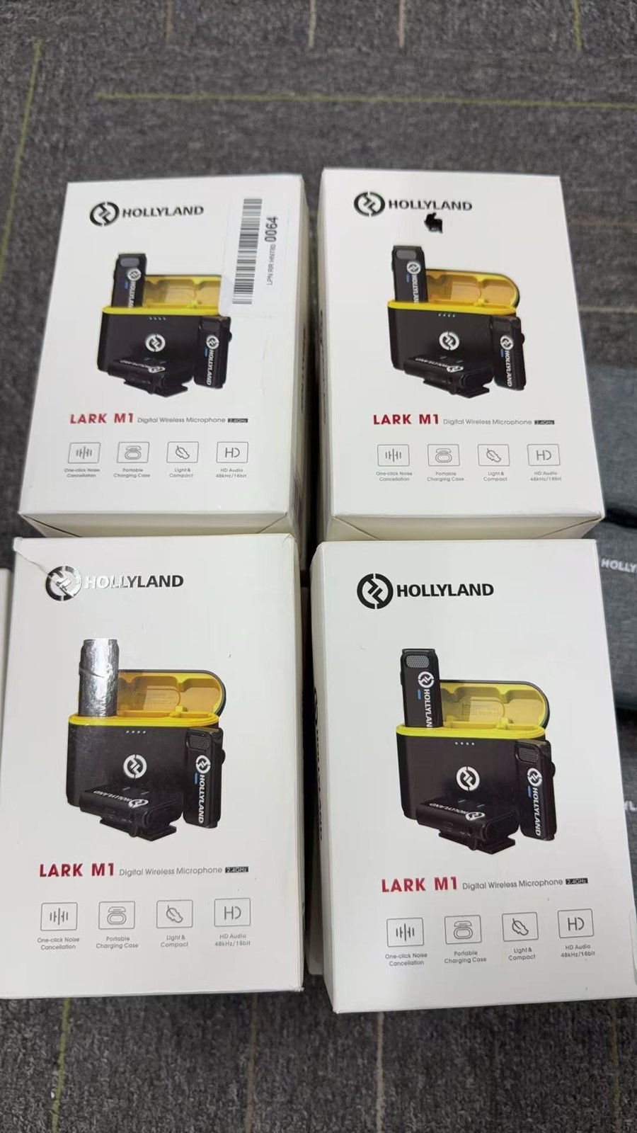 HOLLYLAND LARK M1 Duo 2.4g 600ft Wireless Lavalier Microphone Charging Case