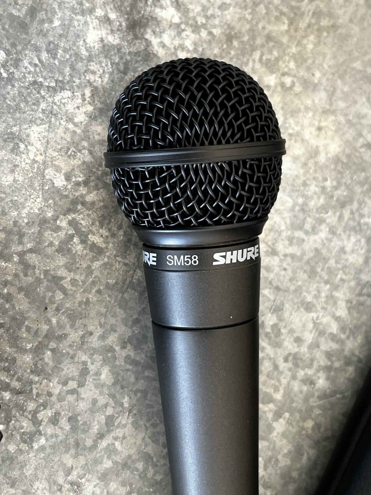 Shure SM58 Dynamic Microphone Bundle – Black