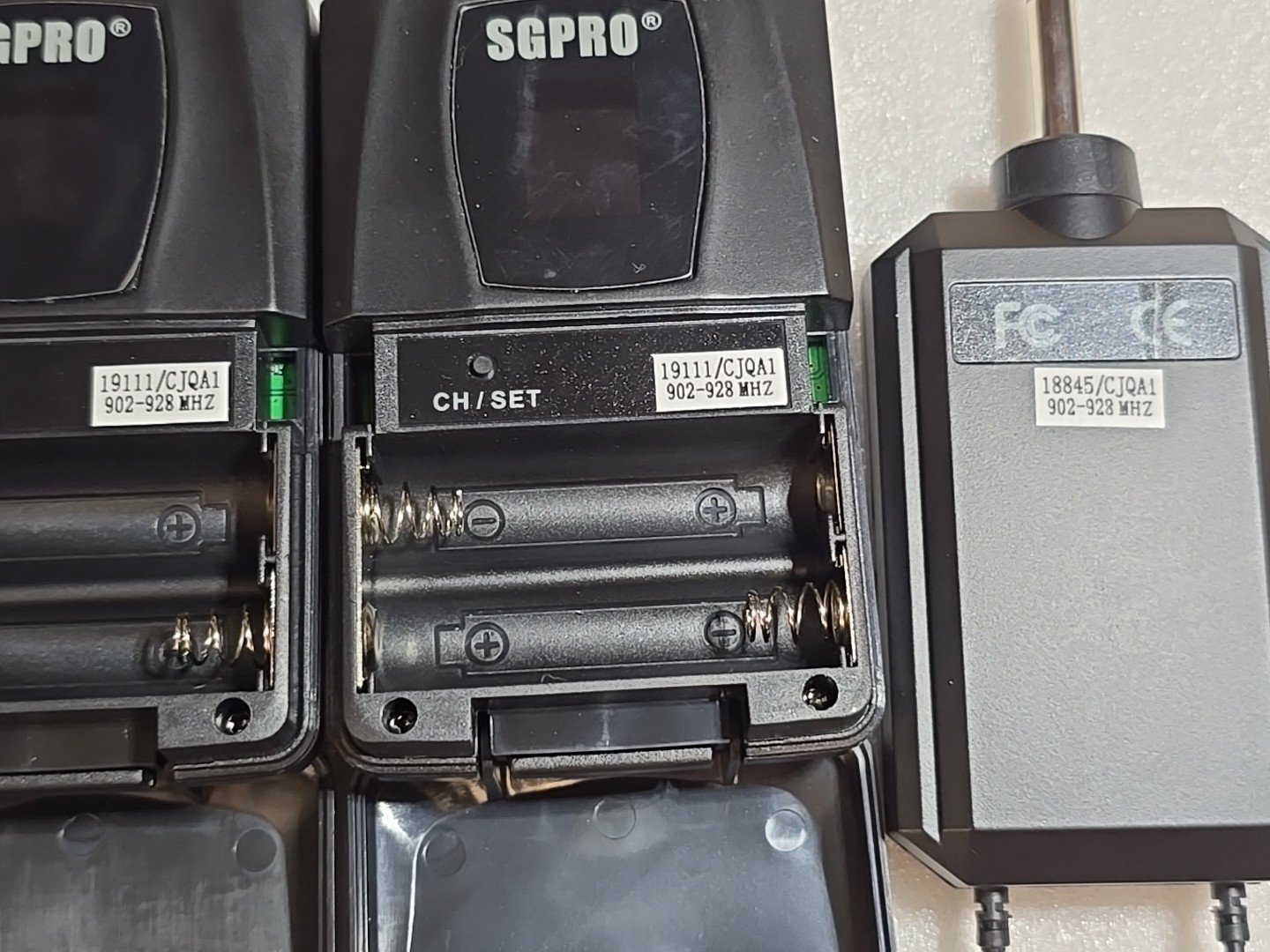 Dual Wireless Head-Worn Microphone Set – Compact Transmitter & Receiver with Mut