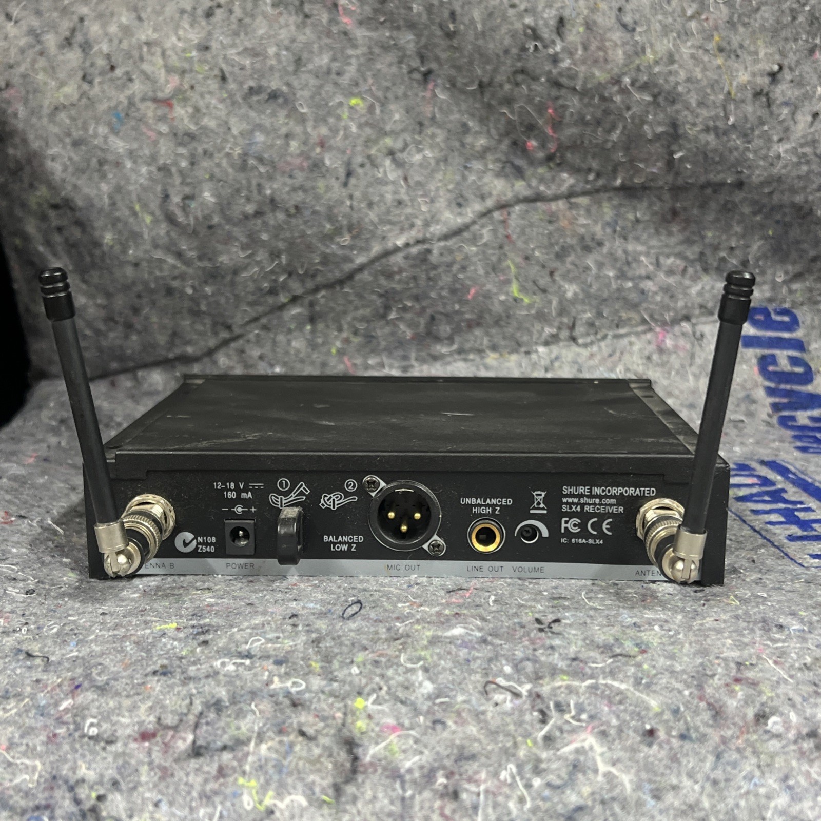 Shure SLX4 Wireless Microphone Receiver 470-494 MHz Receiver NEEDS POWER SUPPLY