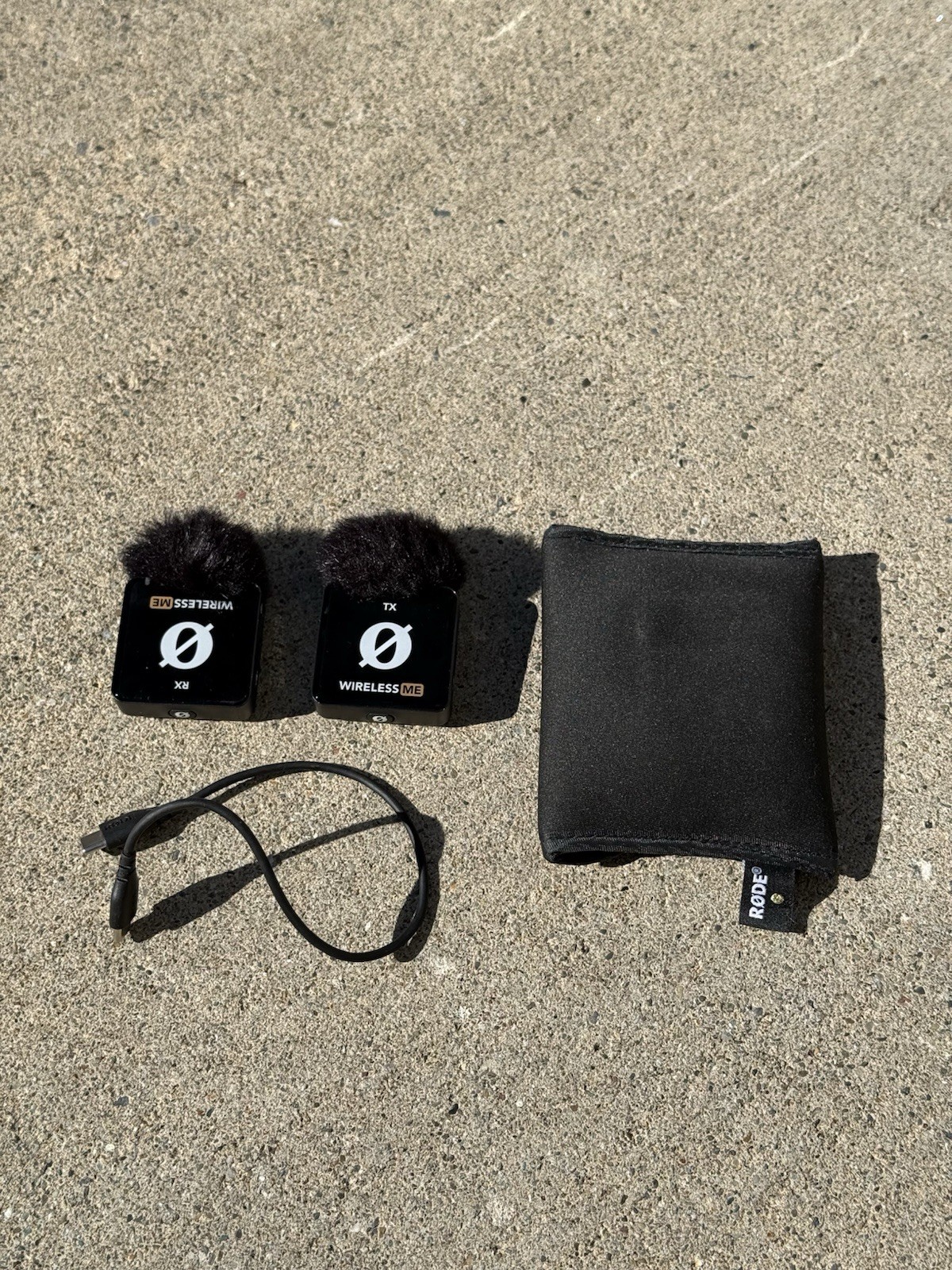 RØDE Wireless ME Ultra-compact Wireless Microphone System w/Built-in Microphones