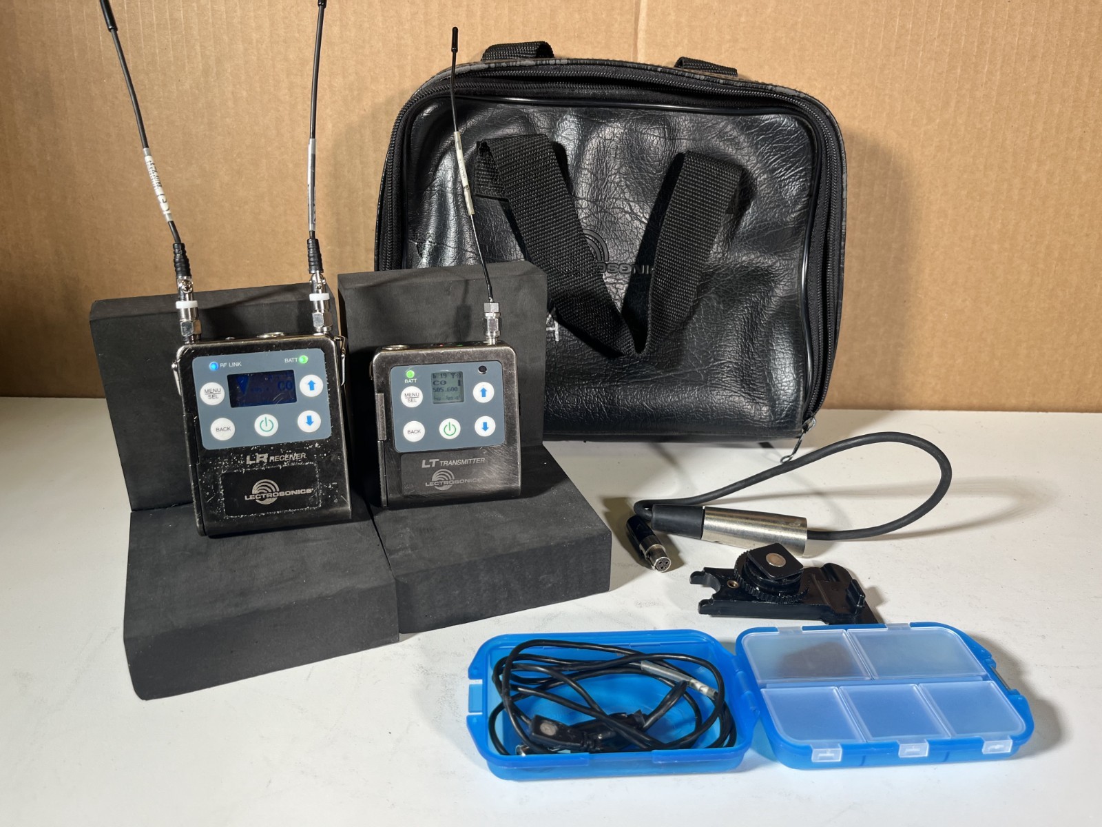 Lectro sonics LR-B1 and LT-B1 Transmitter and Receiver Full Set