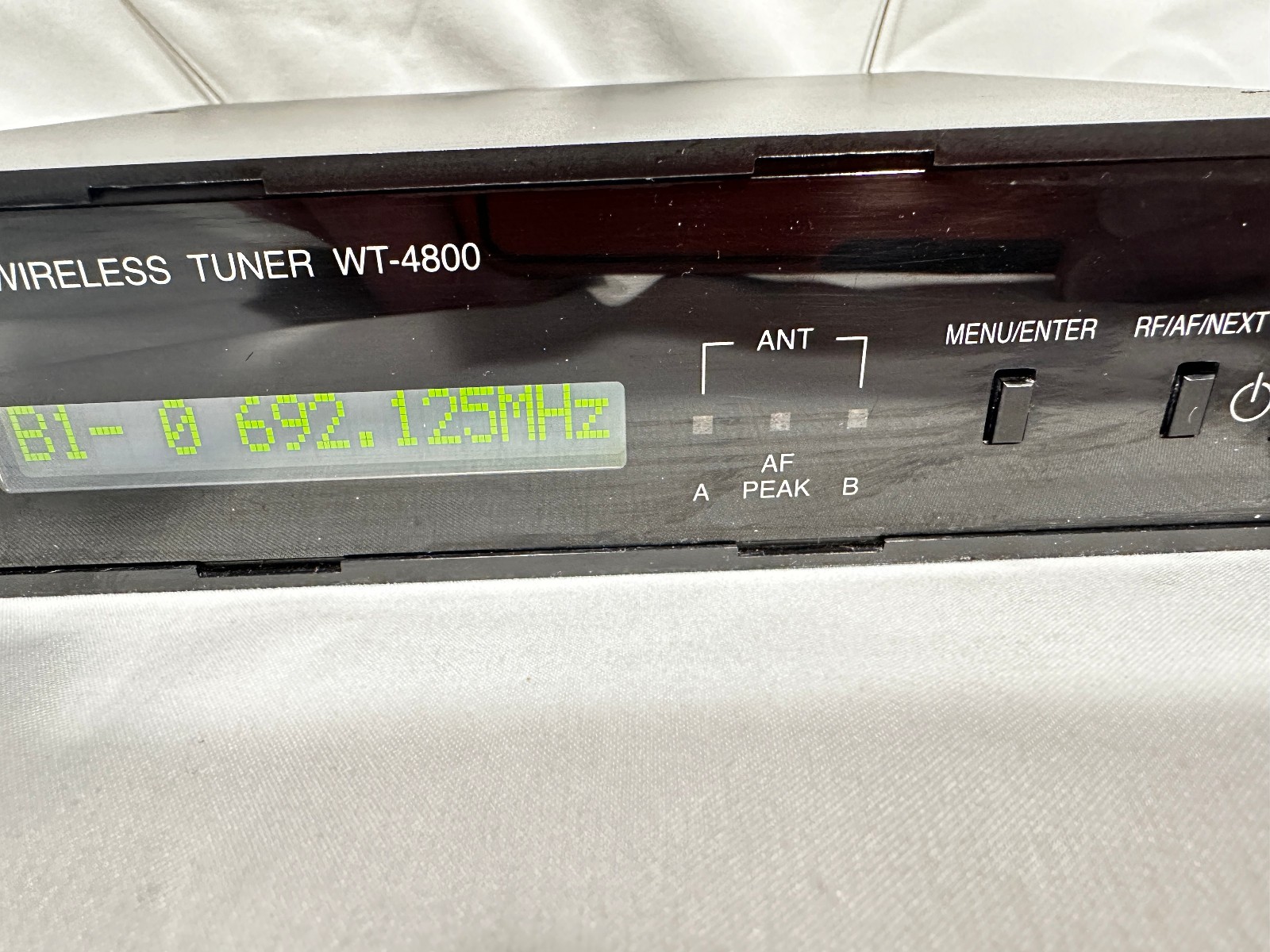 TOA WT-4800 Diversity Wireless Tuner w/Rack Mount