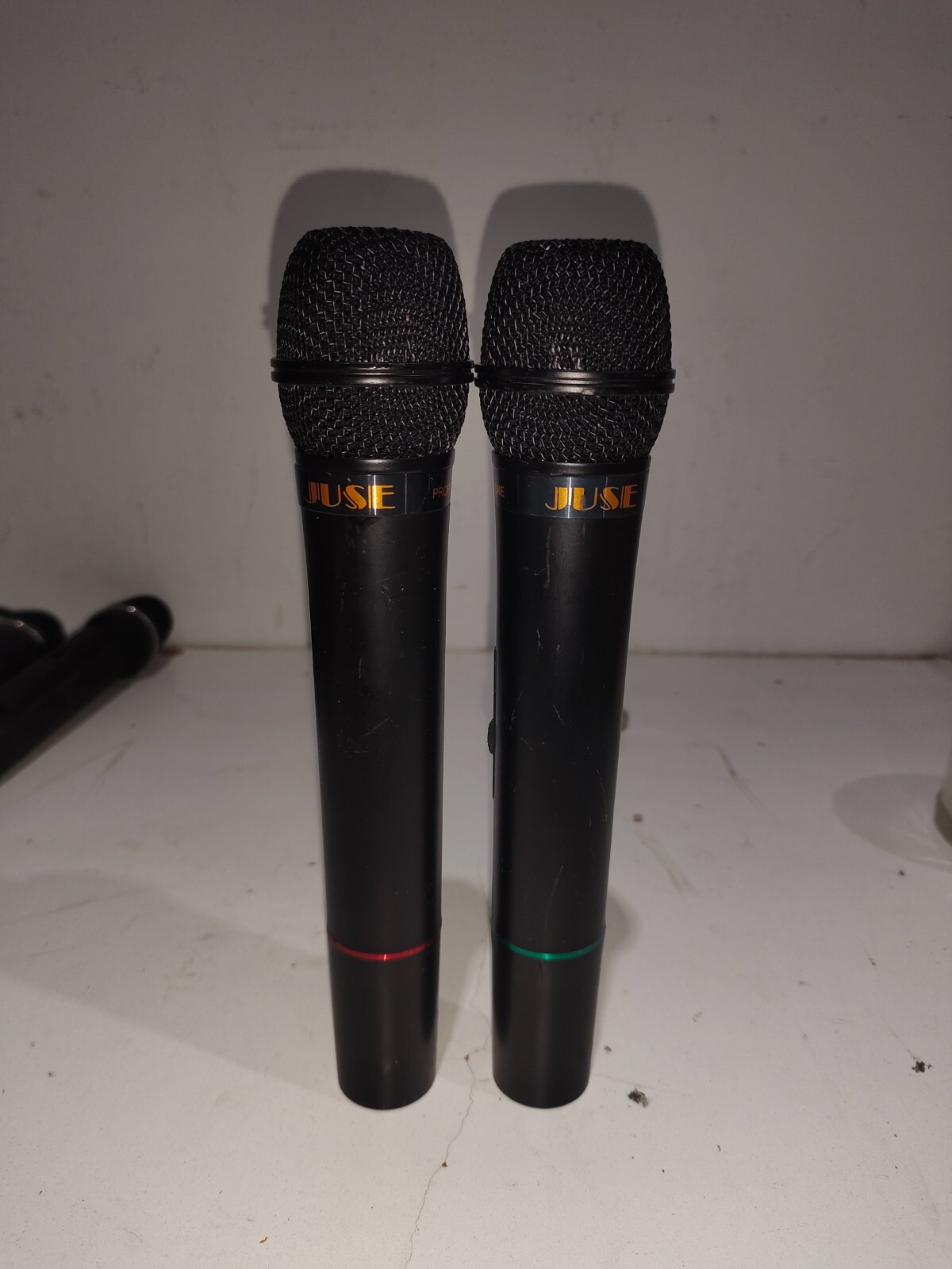 Juse Mics Professional Wireless Dynamic Mics – Set Of 2 (Powers On, Untested)