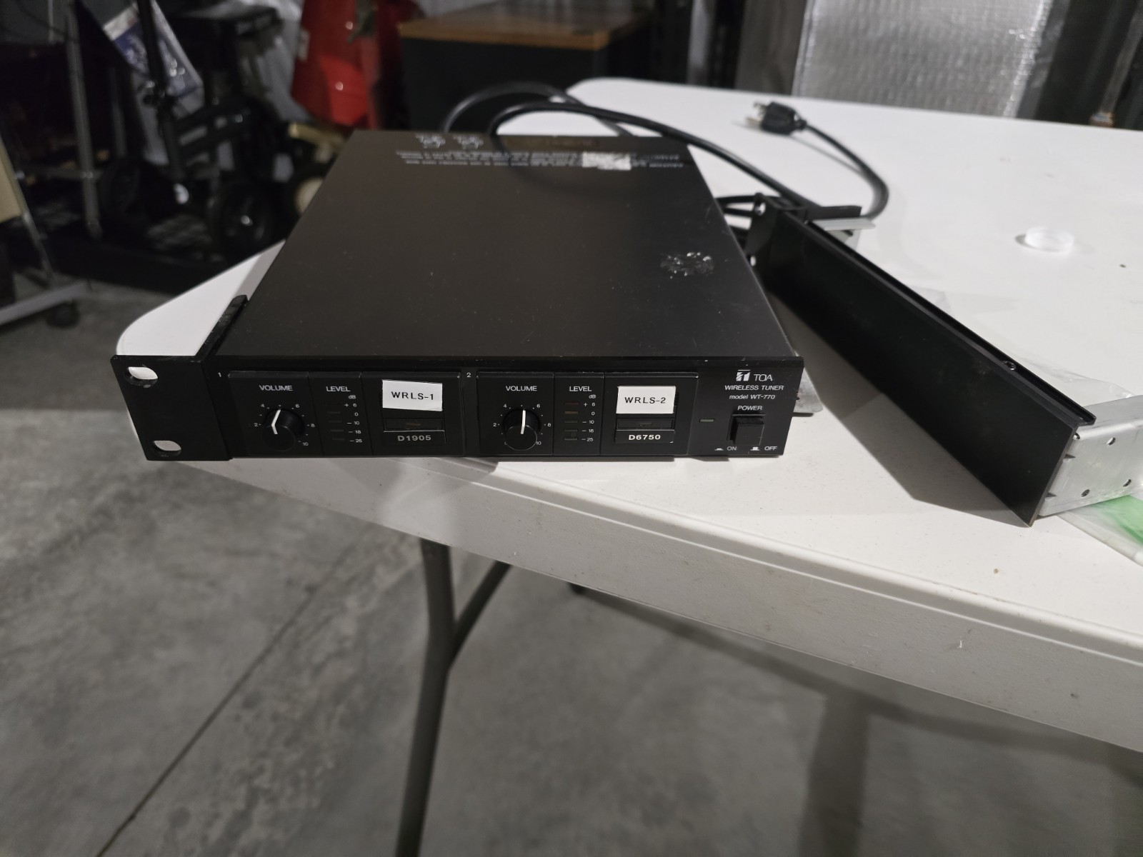 TOA Wirelesa Tuner Wireless microphone Wt -770 Base Unit Only No Transmitter