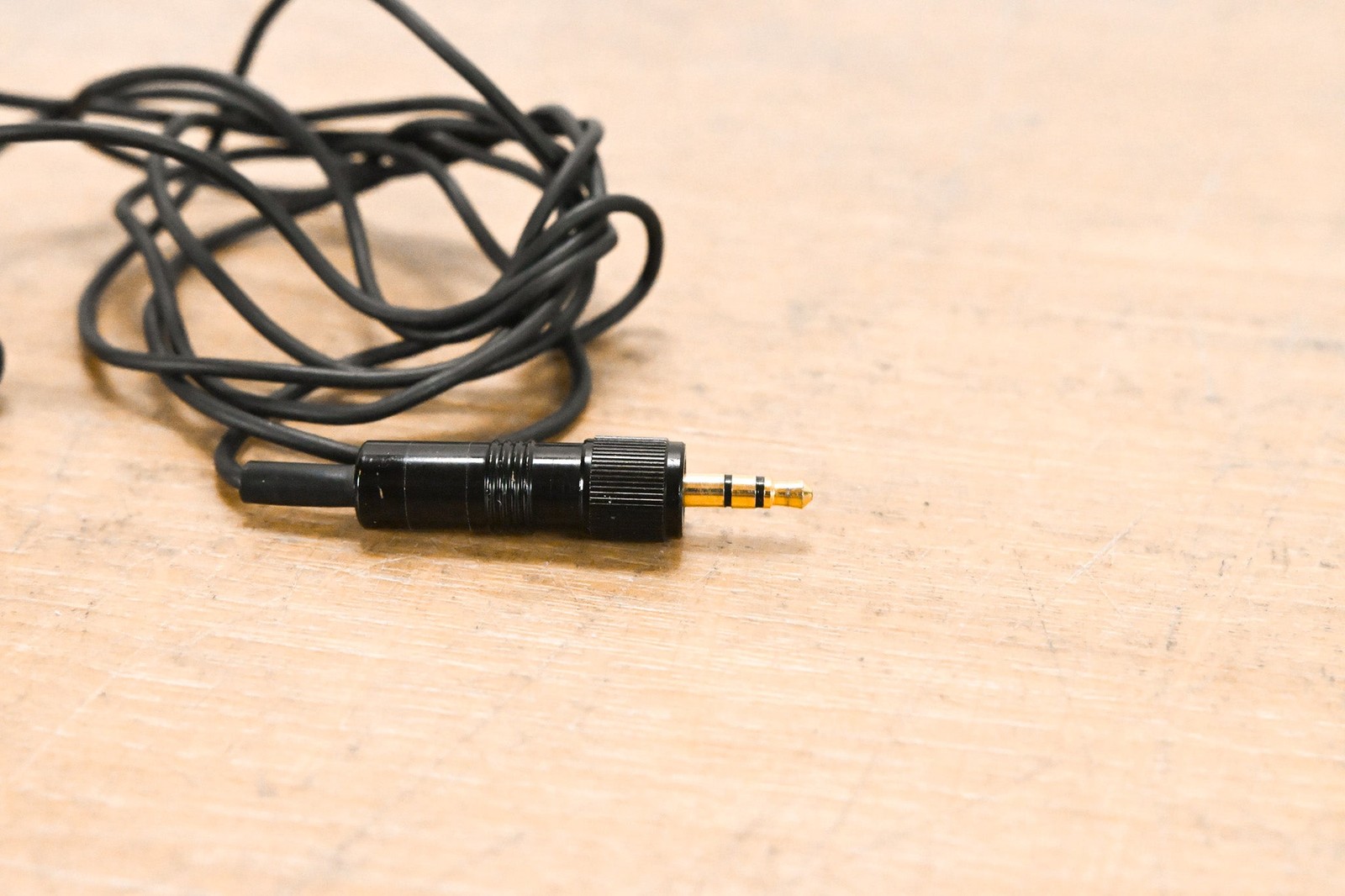 Sennheiser MKE 2 Lavalier Lapel Microphone w/ Locking 3.5mm Connector CG012BA
