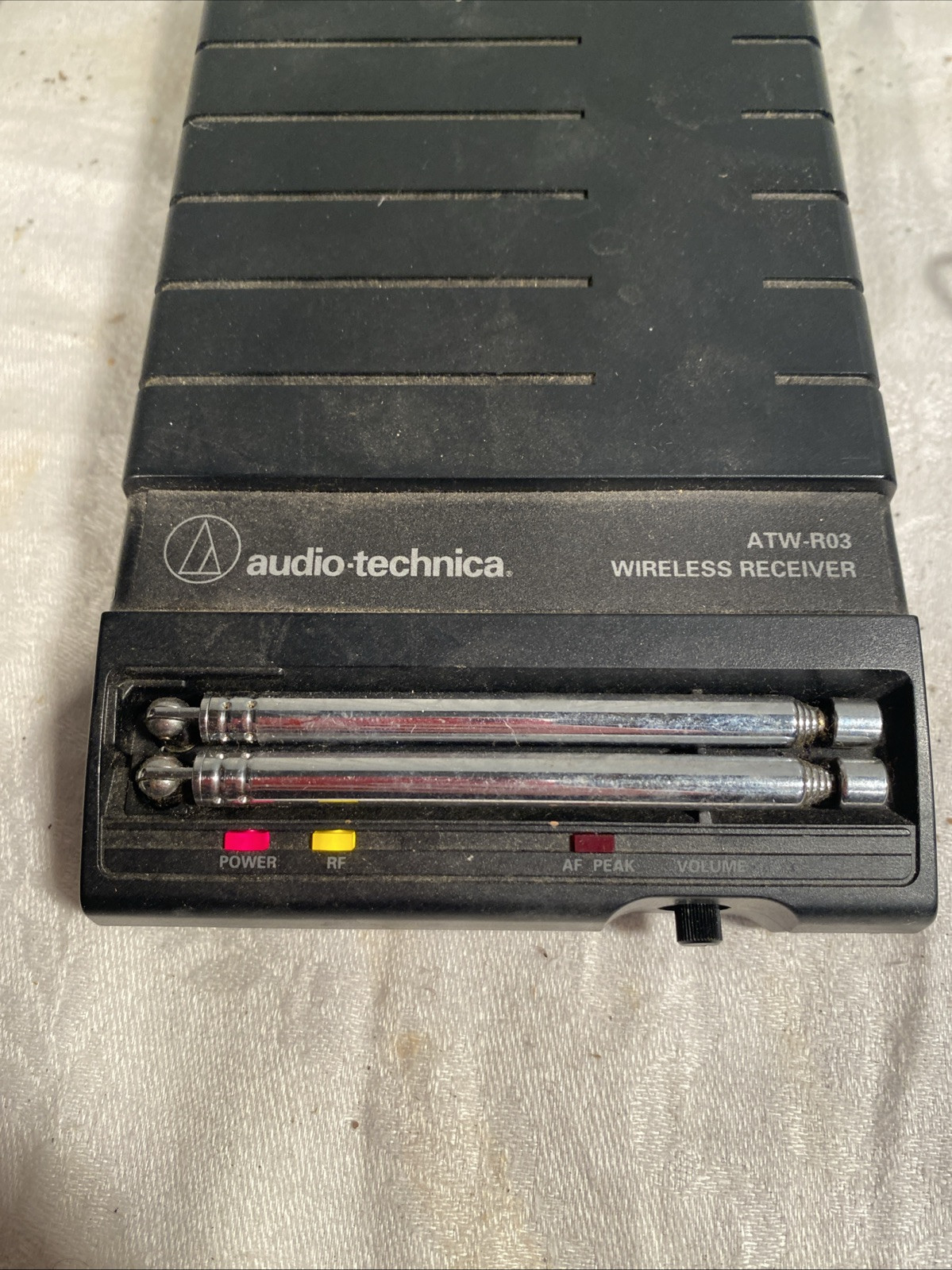 Audio-Technica ATW-R03 Wireless Receiver ATW T27 Transmitter ATW T28 Microphone