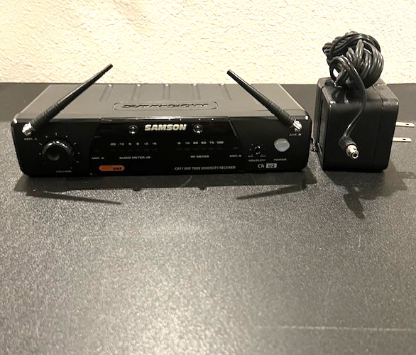 Samson CR77 UHF Diversity Receiver Ch U2 (Receiver Only with Adapter) Powers On