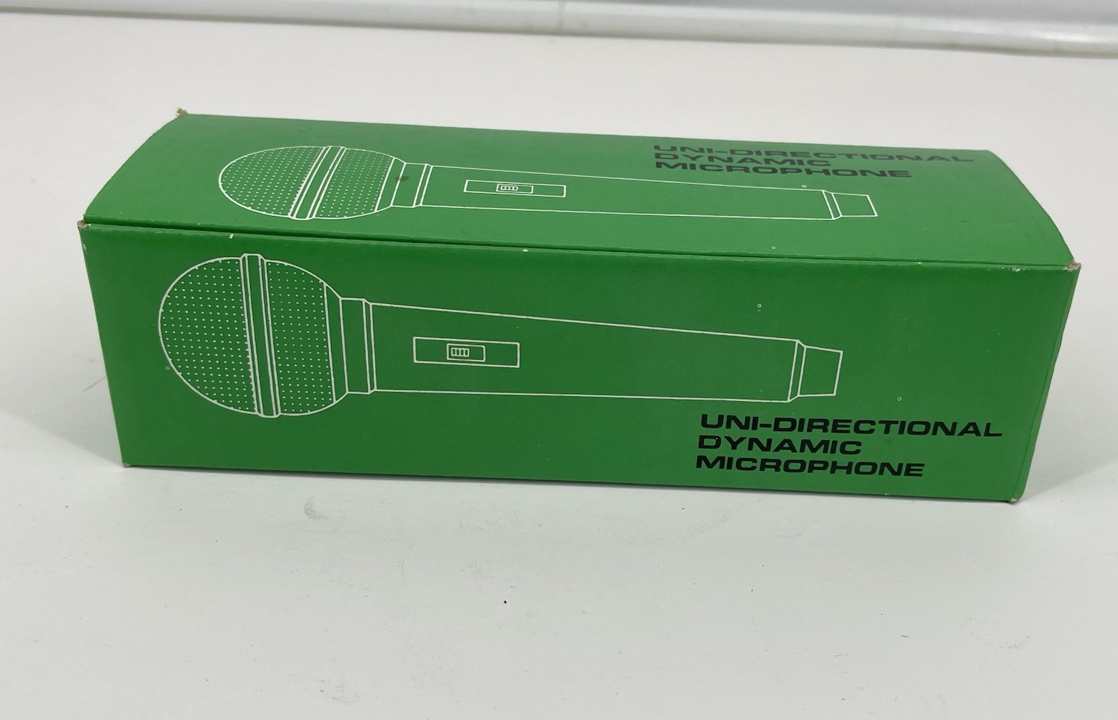 Uni-Directional Dynamic Gold Microphone w Attached Cord New in Box