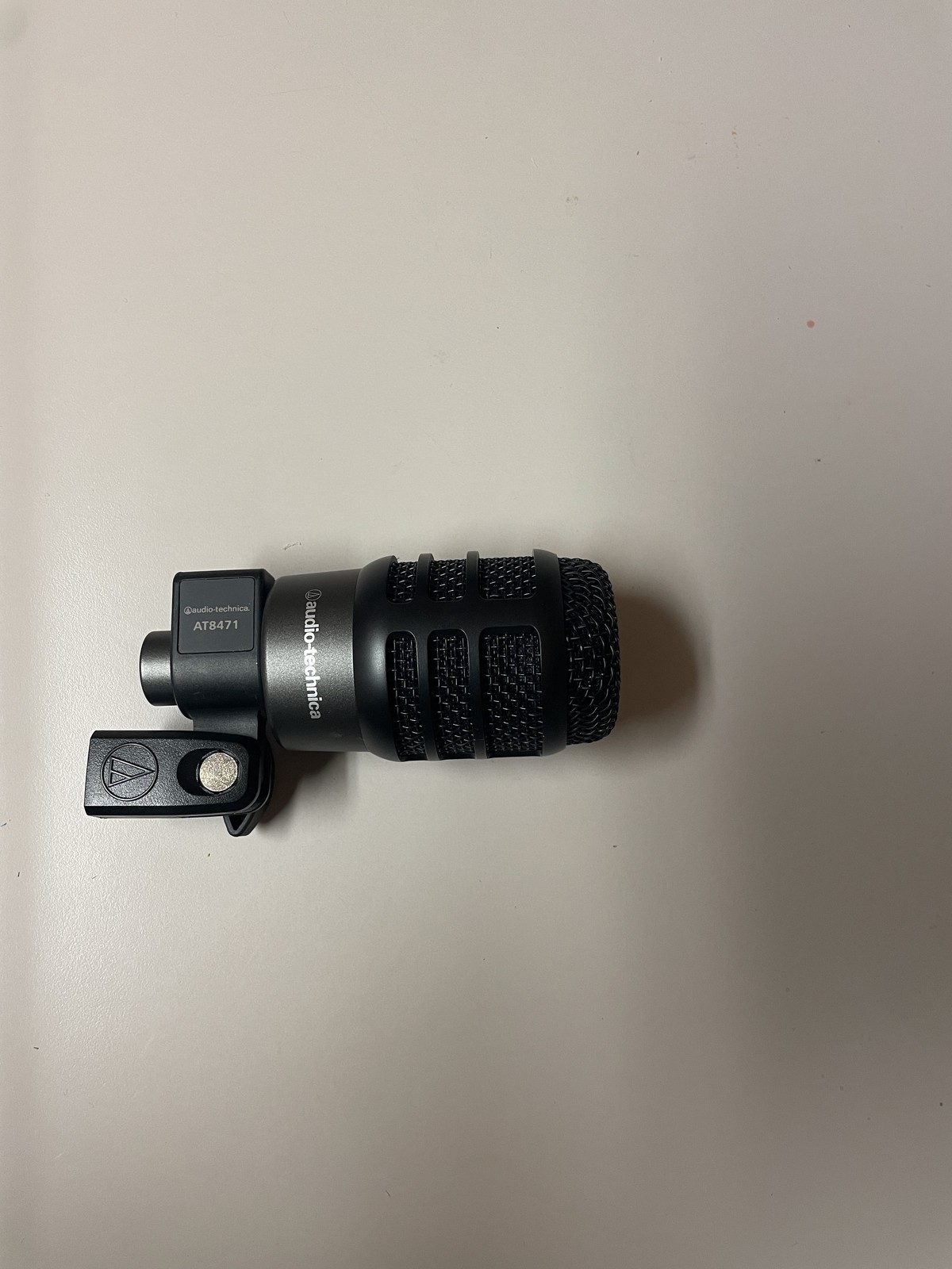 Audio-Technica ATM250 Hypercardioid Dynamic Kick Drum Mic + AT8471 Clip