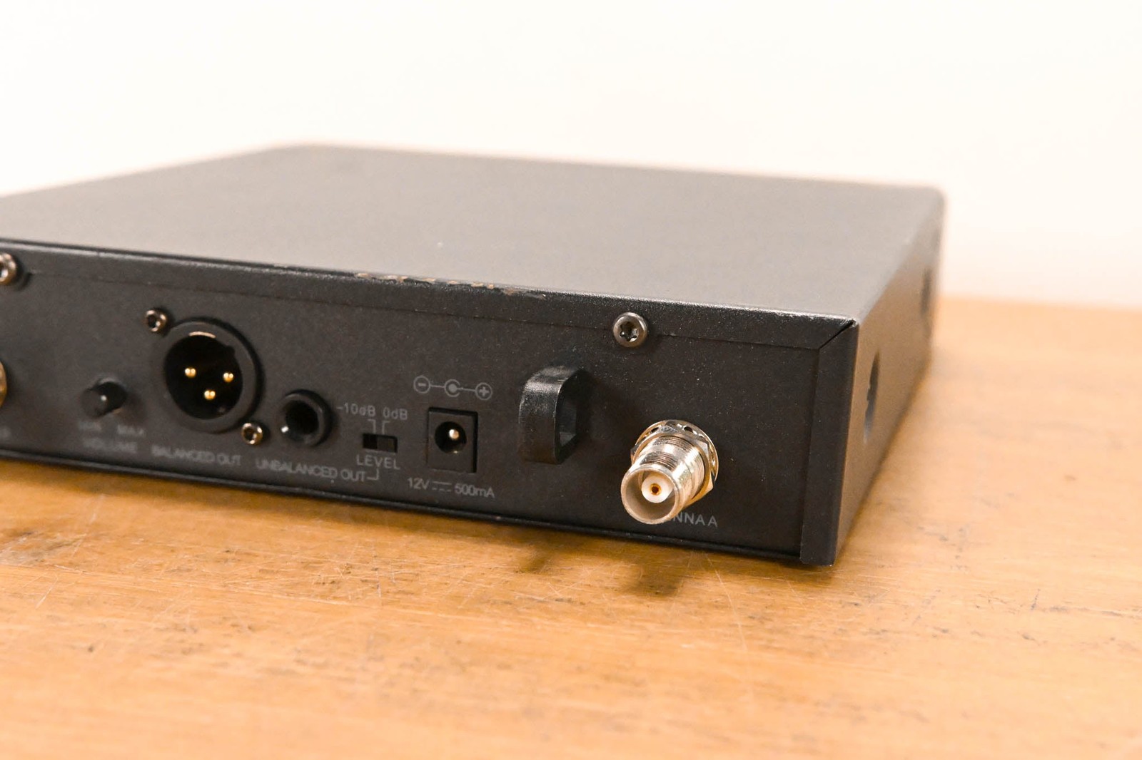 Electro-Voice (EV) R-300 Receiver w/ BP-300 Bodypack – Band C (NO PSU) CG010X0