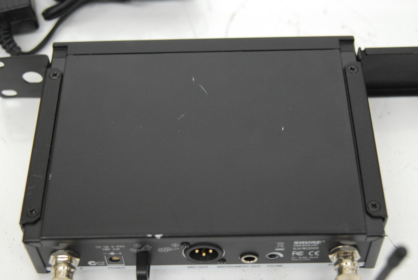 Shure SLX4-G4 470-494MHz Wireless Receiver W/ Power Adapter, Antennas, Rack Ears