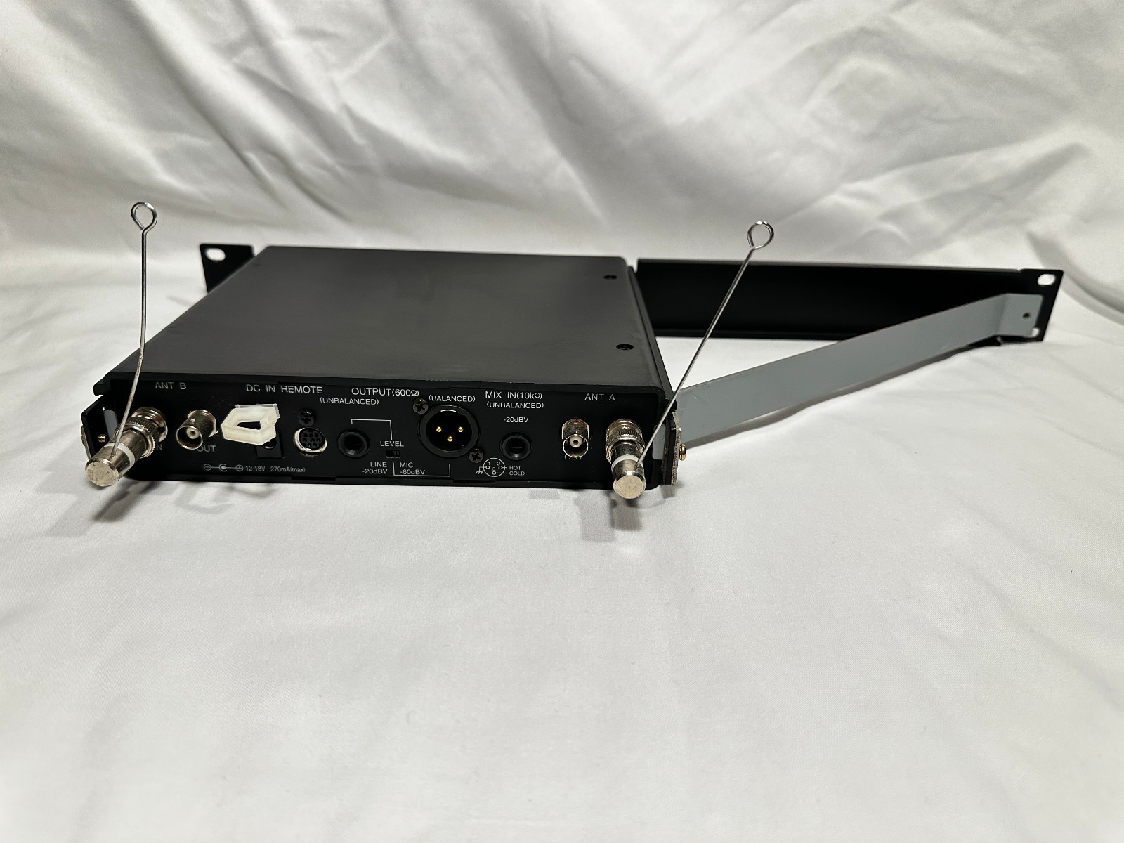 TOA WT-4800 Diversity Wireless Tuner w/Rack Mount